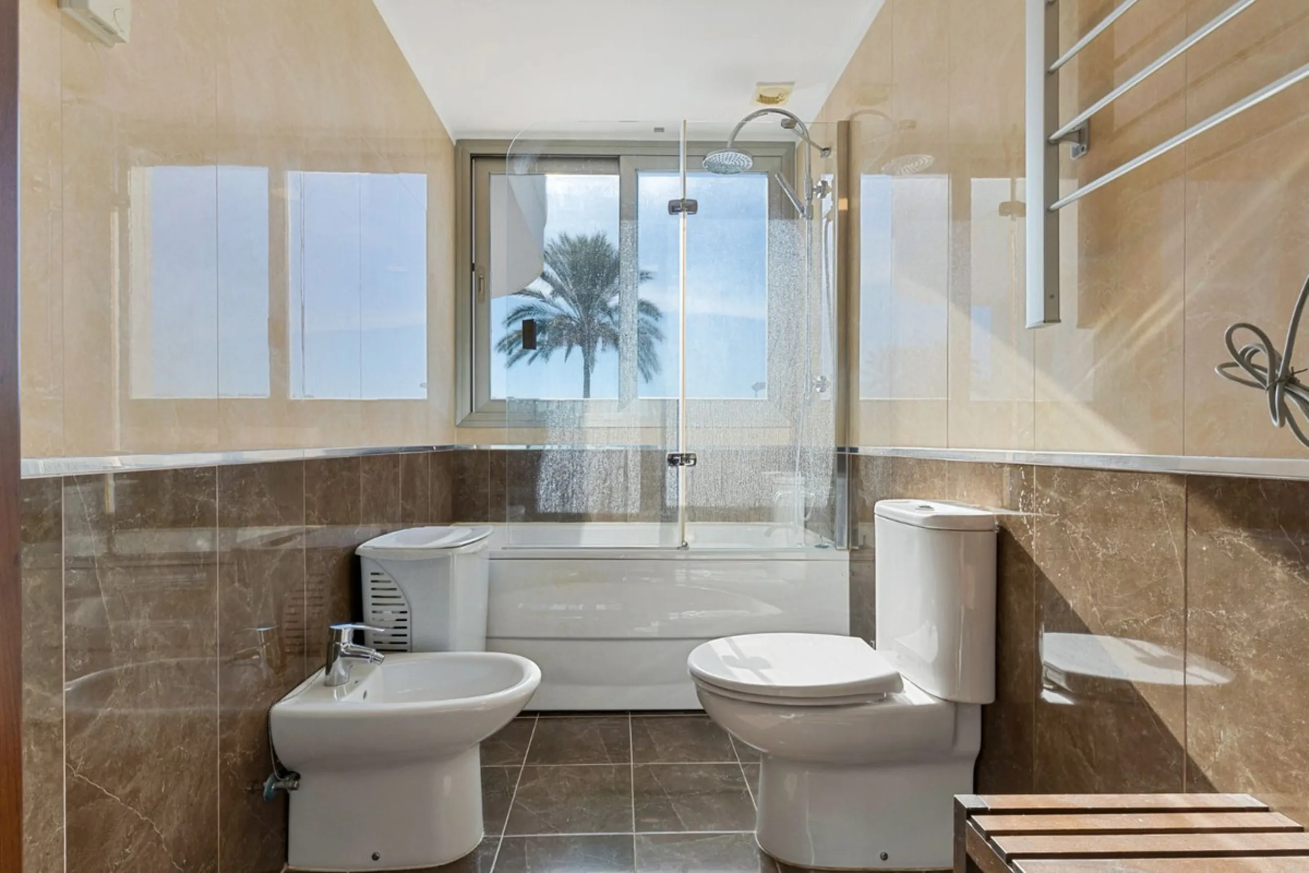 Welcome to this exclusive triplex penthouse in La Cala — over 470 m² designed for pure enjoyment on the Costa del Sol.