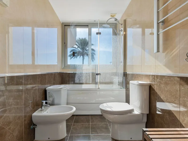 Welcome to this exclusive triplex penthouse in La Cala — over 470 m² designed for pure enjoyment on the Costa del Sol.