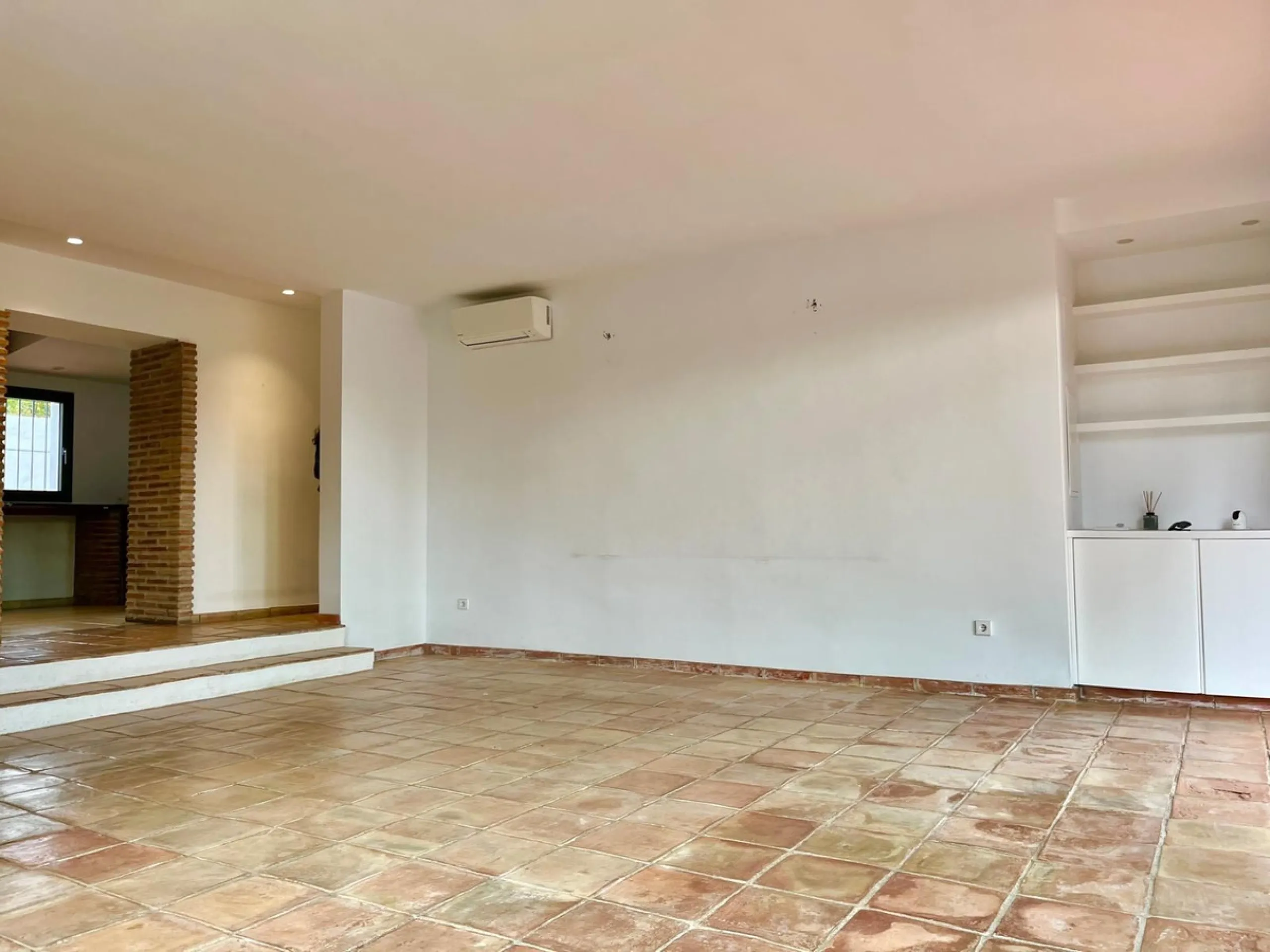 House - Detached Villa в продаже в Marbella, Málaga. В доме 3 спален и 3 ванных комнат. Площадь дома 207 м². Площадь участка 424 м²