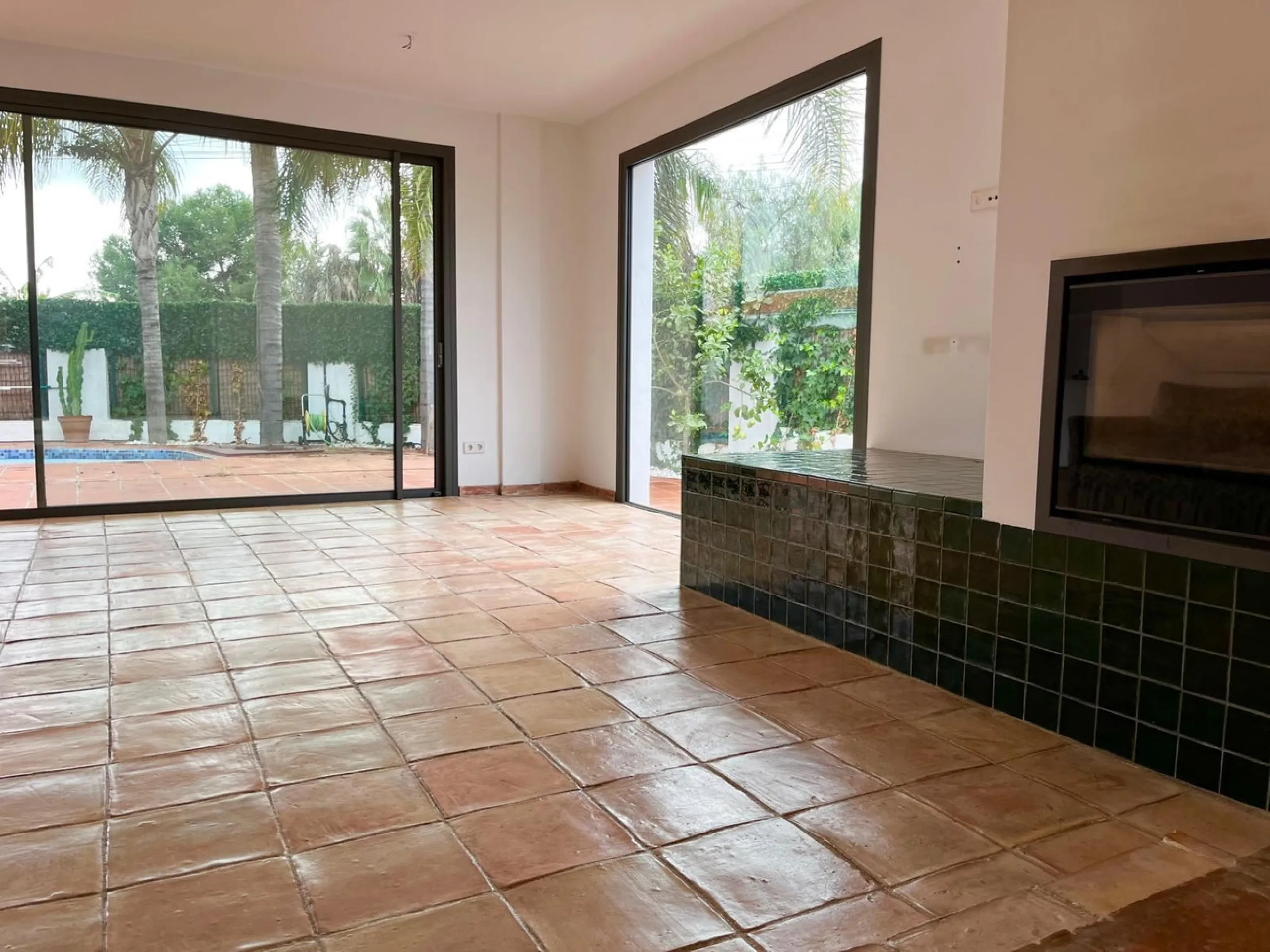 House - Detached Villa в продаже в Marbella, Málaga. В доме 3 спален и 3 ванных комнат. Площадь дома 207 м². Площадь участка 424 м²