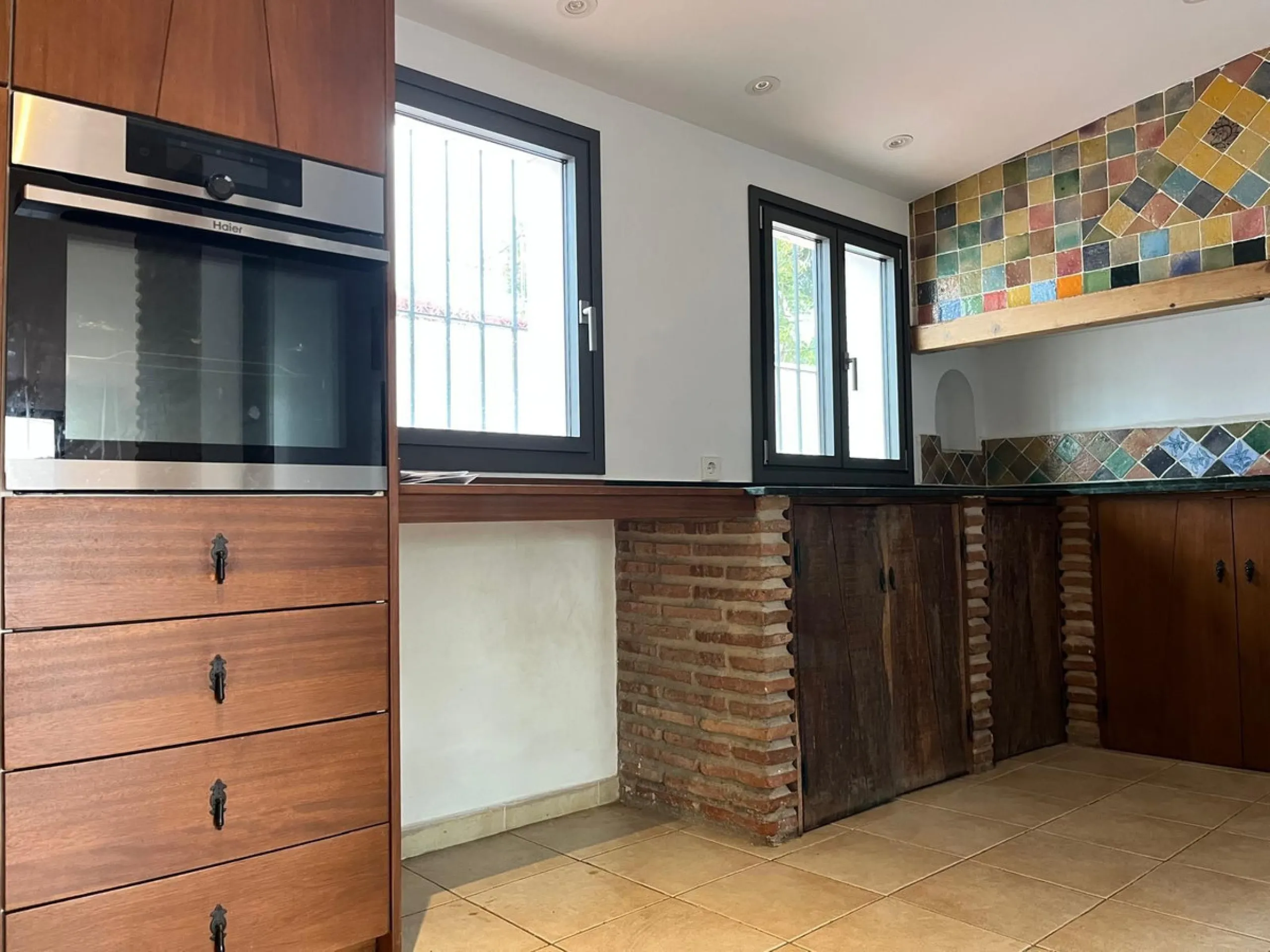 House - Detached Villa в продаже в Marbella, Málaga. В доме 3 спален и 3 ванных комнат. Площадь дома 207 м². Площадь участка 424 м²