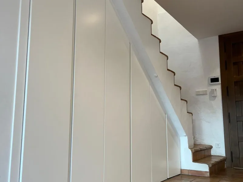House - Detached Villa в продаже в Marbella, Málaga. В доме 3 спален и 3 ванных комнат. Площадь дома 207 м². Площадь участка 424 м²