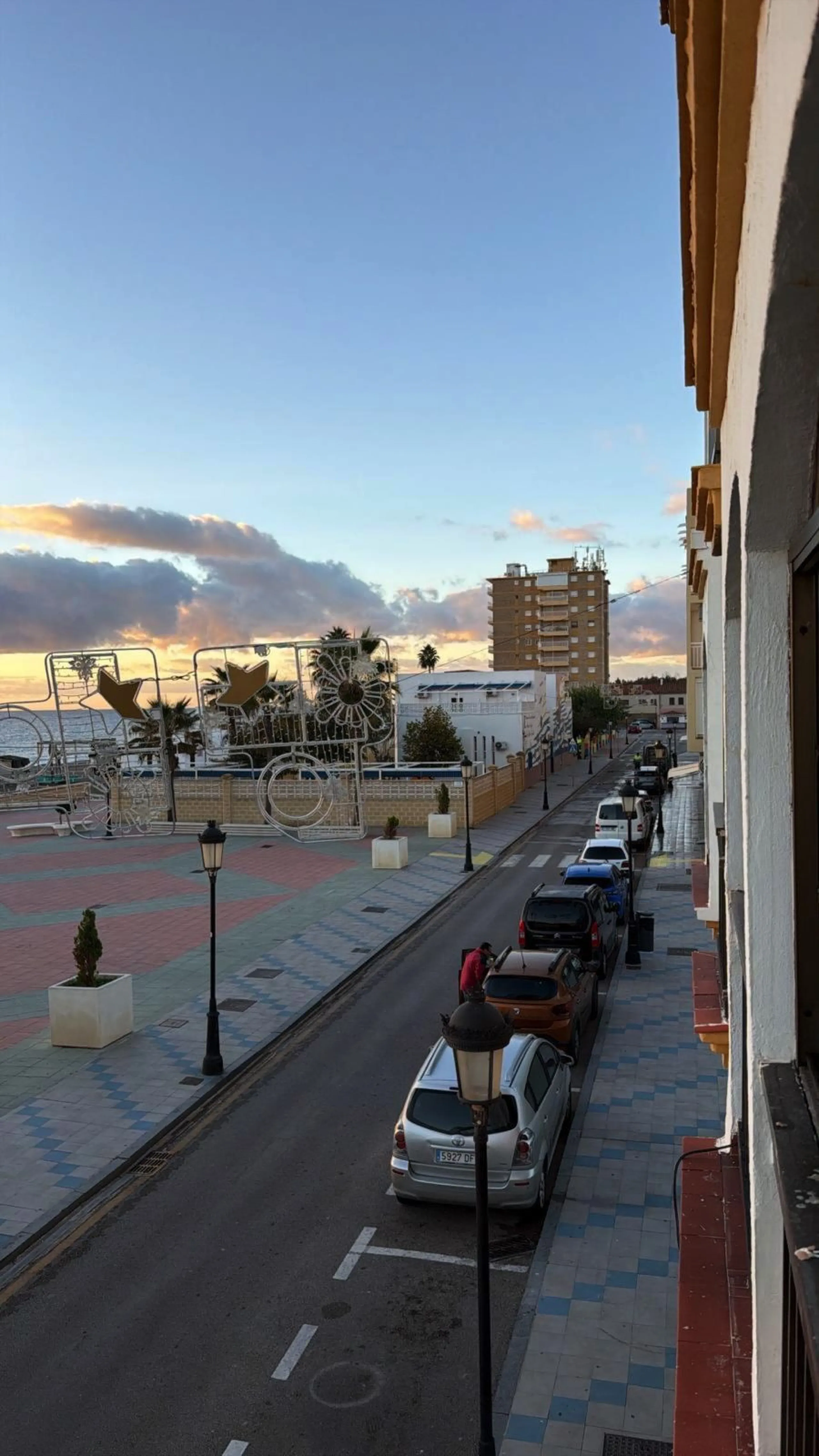 Bright and Spacious Apartment with Sea Views in a Prime Central Location – San Luis de Sabinillas, Manilva