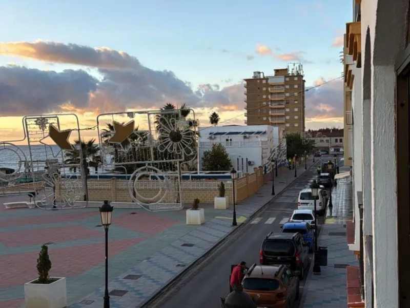 Bright and Spacious Apartment with Sea Views in a Prime Central Location – San Luis de Sabinillas, Manilva