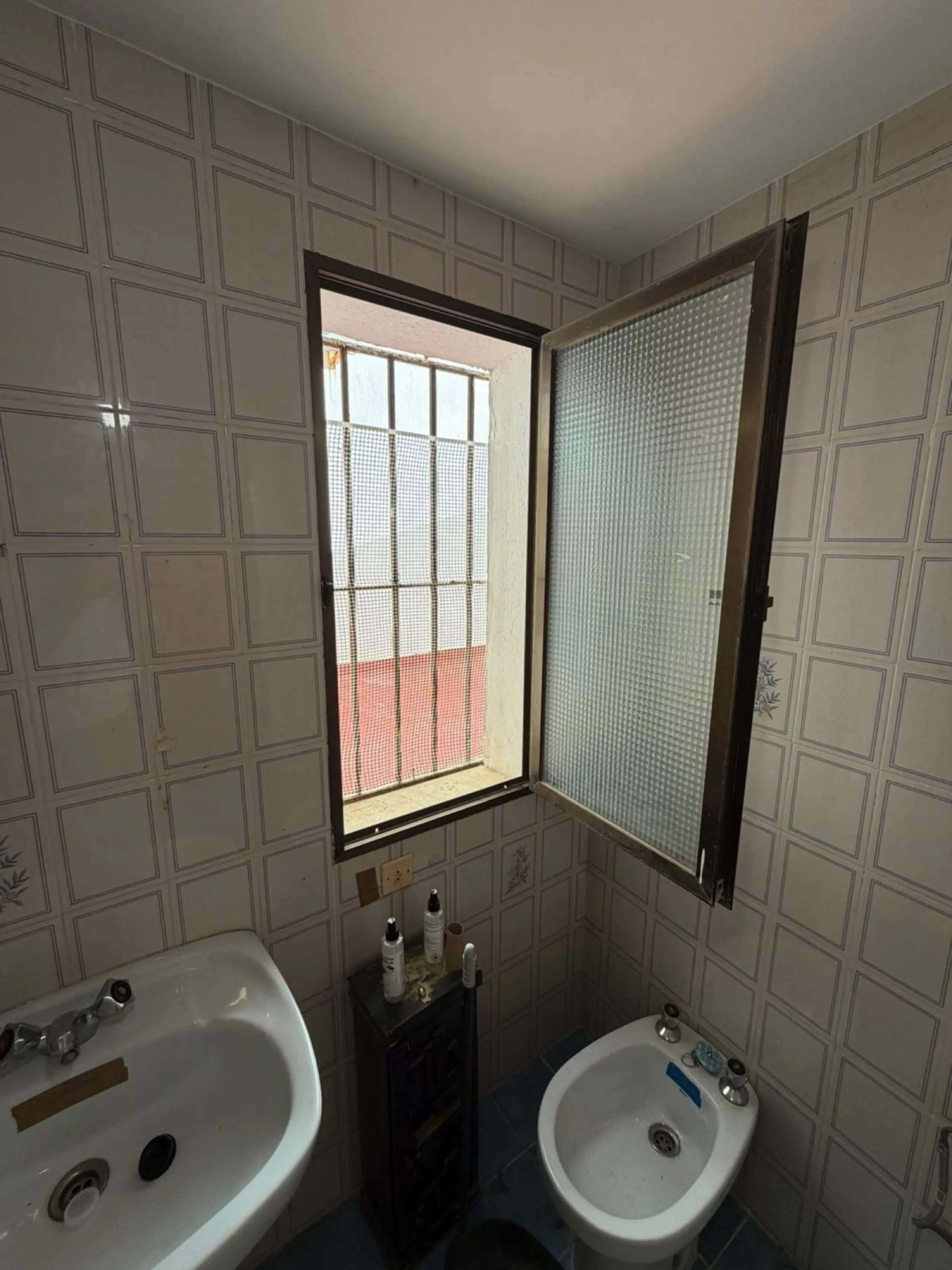 Bright and Spacious Apartment with Sea Views in a Prime Central Location – San Luis de Sabinillas, Manilva