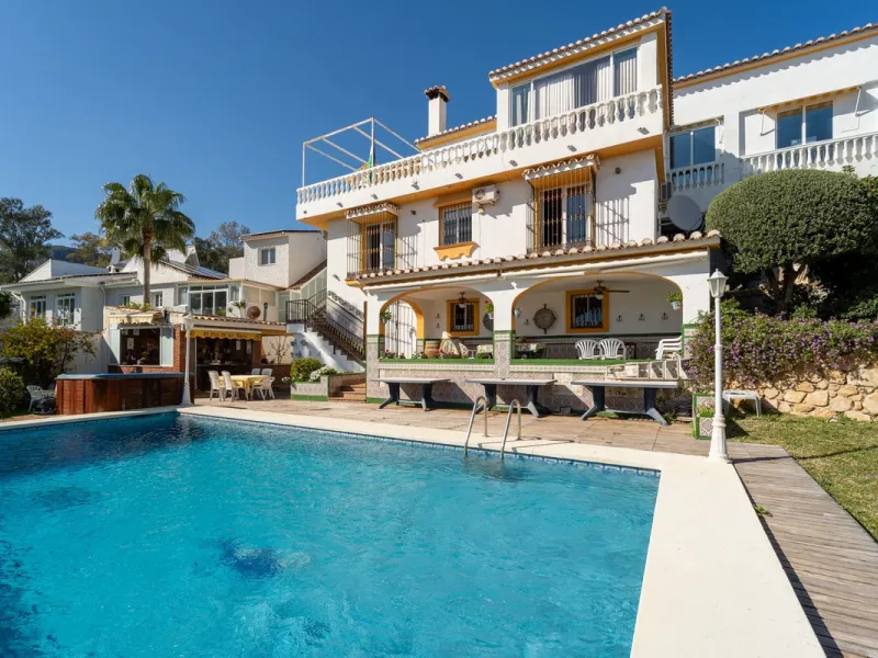 Exclusive Andalusian-Style Villa with Panoramic Sea Views in Torremuelle