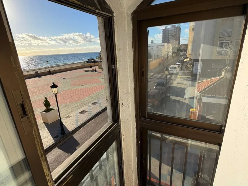 Bright and Spacious Apartment with Sea Views in a Prime Central Location – San Luis de Sabinillas, Manilva