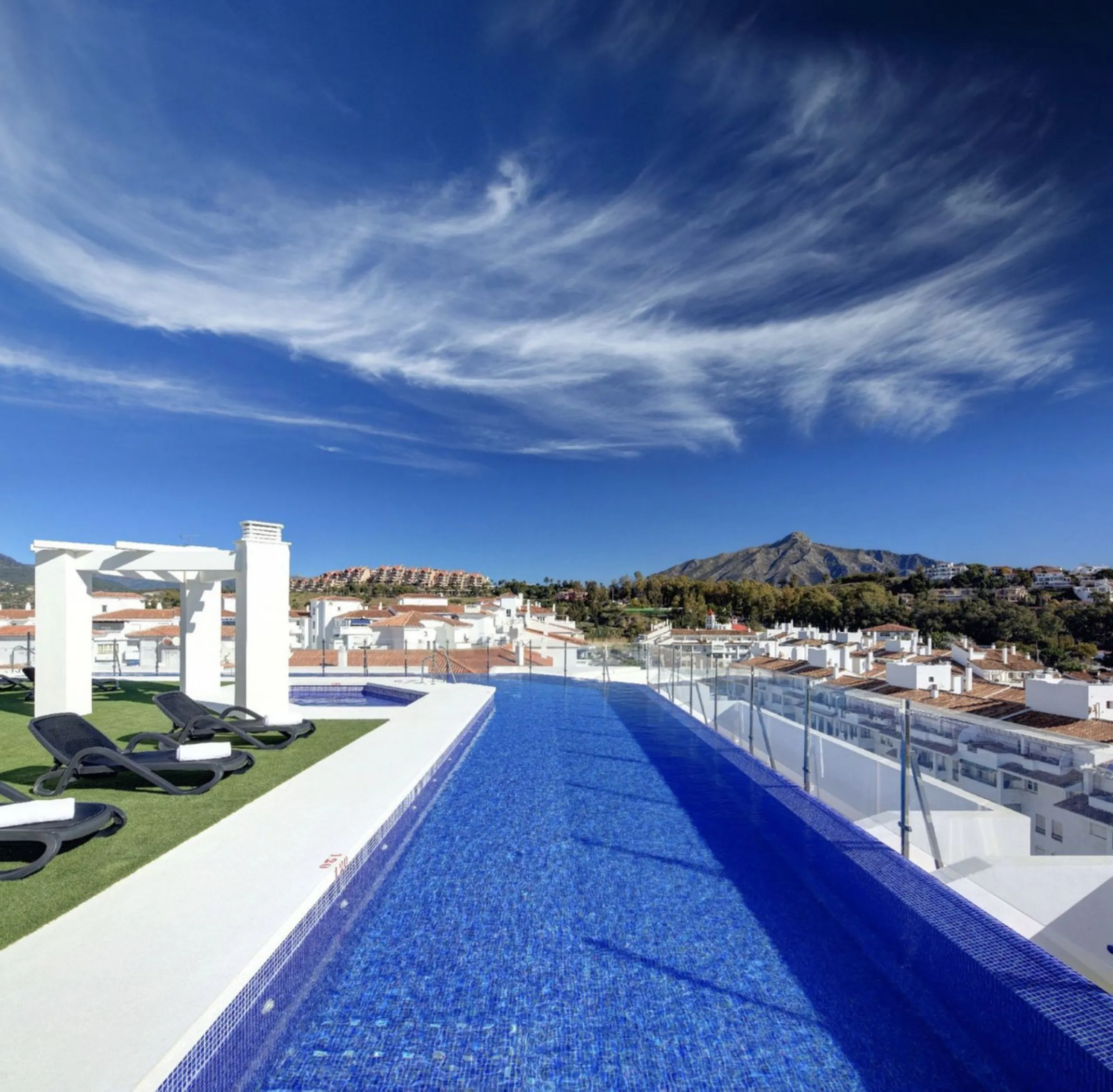 Apartment - Middle Floor Apartment в продаже в Marbella, Málaga. В доме 3 спален и 2 ванных комнат. Площадь дома 110 м²