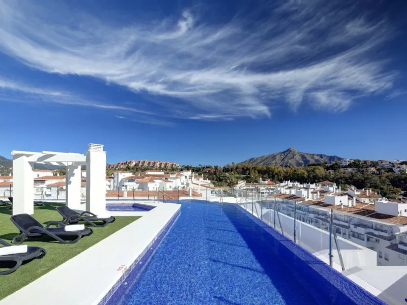 Stunning New-Build Apartment in Nueva Andalucía, Marbella – Luxurious Living with Rooftop Infinity Pool and Sea Views