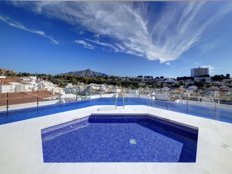 Apartment - Middle Floor Apartment в продаже в Marbella, Málaga. В доме 3 спален и 2 ванных комнат. Площадь дома 110 м²