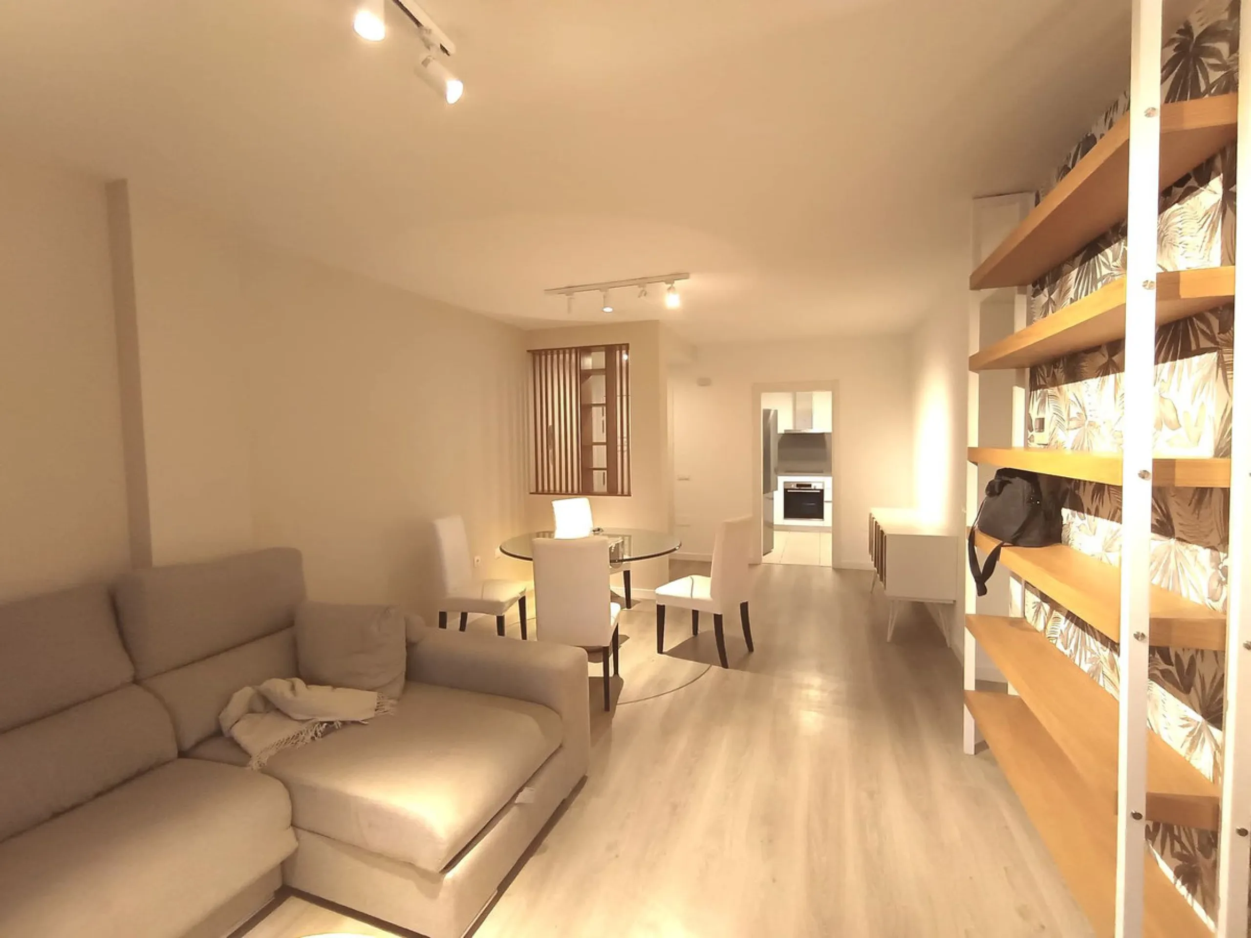 Apartment - Middle Floor Apartment в продаже в Marbella, Málaga. В доме 3 спален и 2 ванных комнат. Площадь дома 110 м²