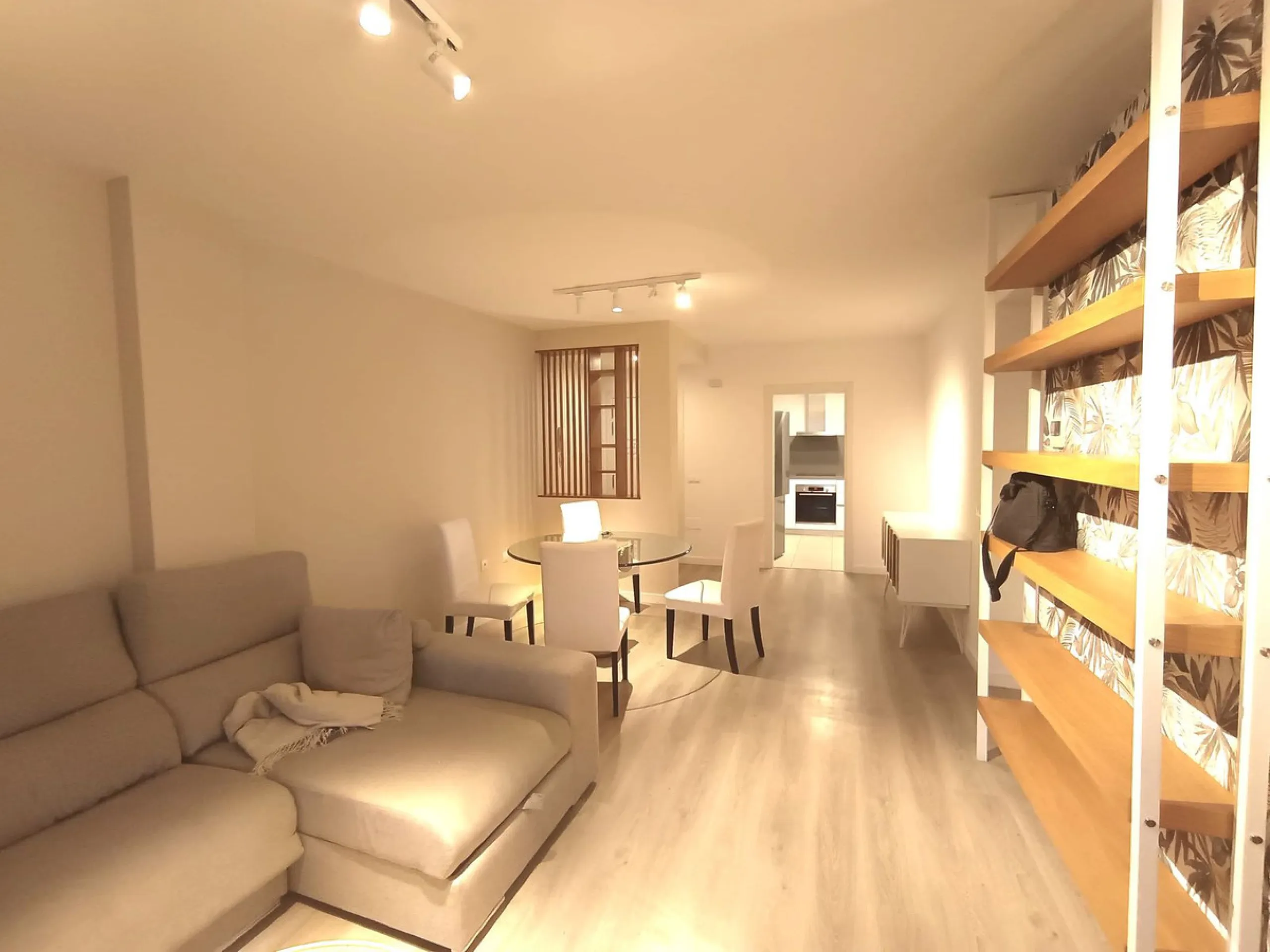 Apartment - Middle Floor Apartment в продаже в Marbella, Málaga. В доме 3 спален и 2 ванных комнат. Площадь дома 110 м²
