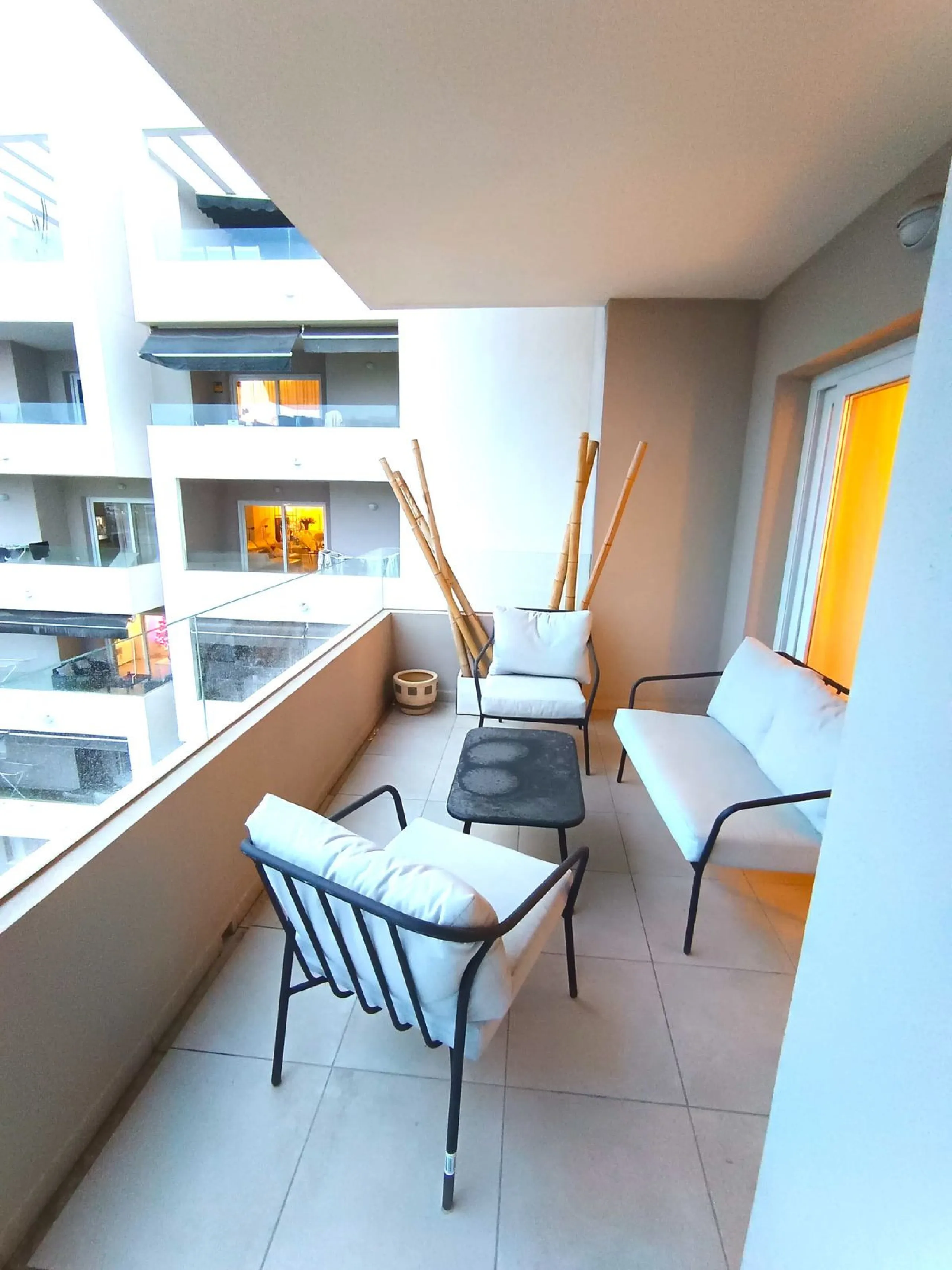 Apartment - Middle Floor Apartment в продаже в Marbella, Málaga. В доме 3 спален и 2 ванных комнат. Площадь дома 110 м²