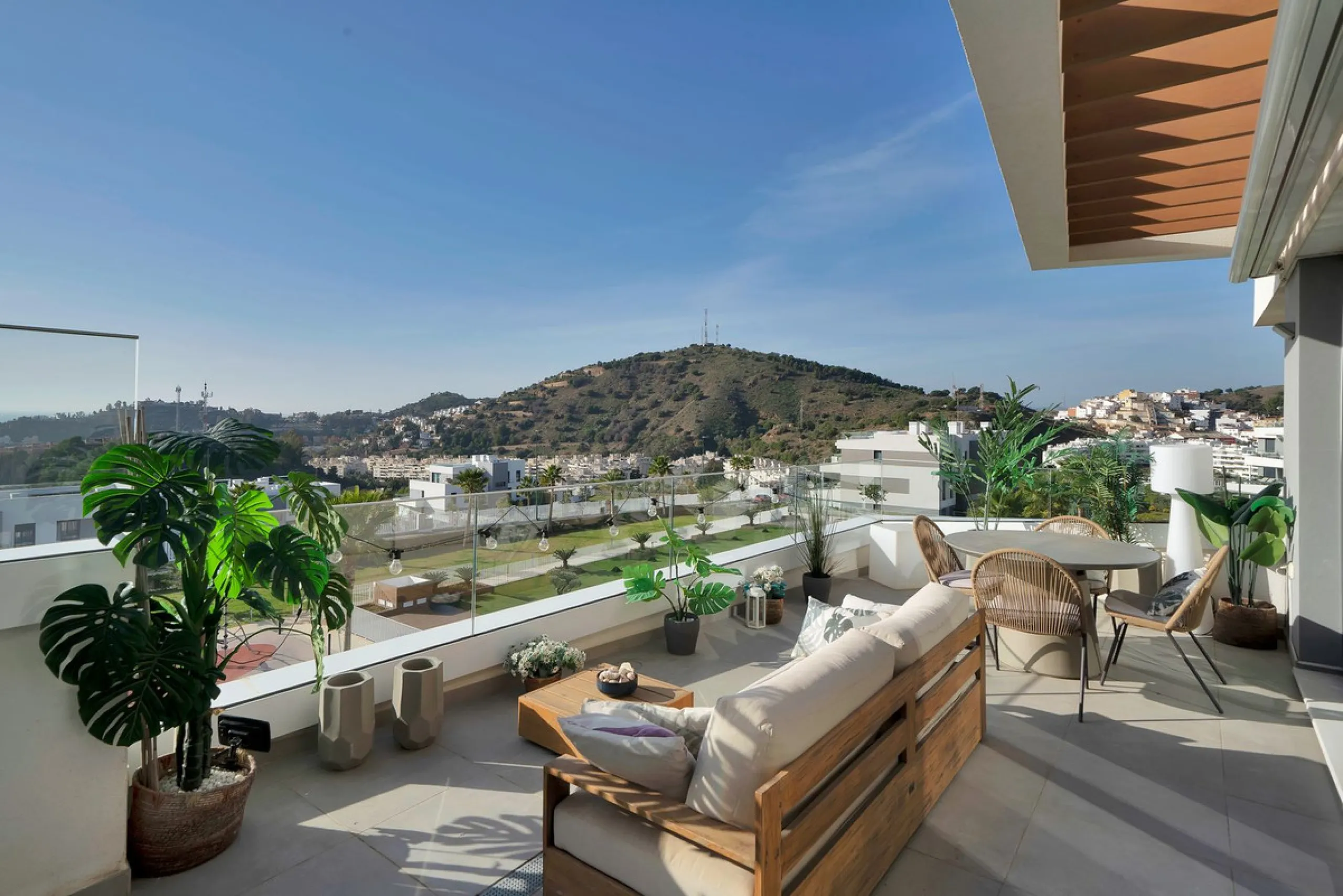 Spectacular 4-Bedroom Penthouse with Private Rooftop Paradise with amazing views in Colinas del Limonar, Málaga.