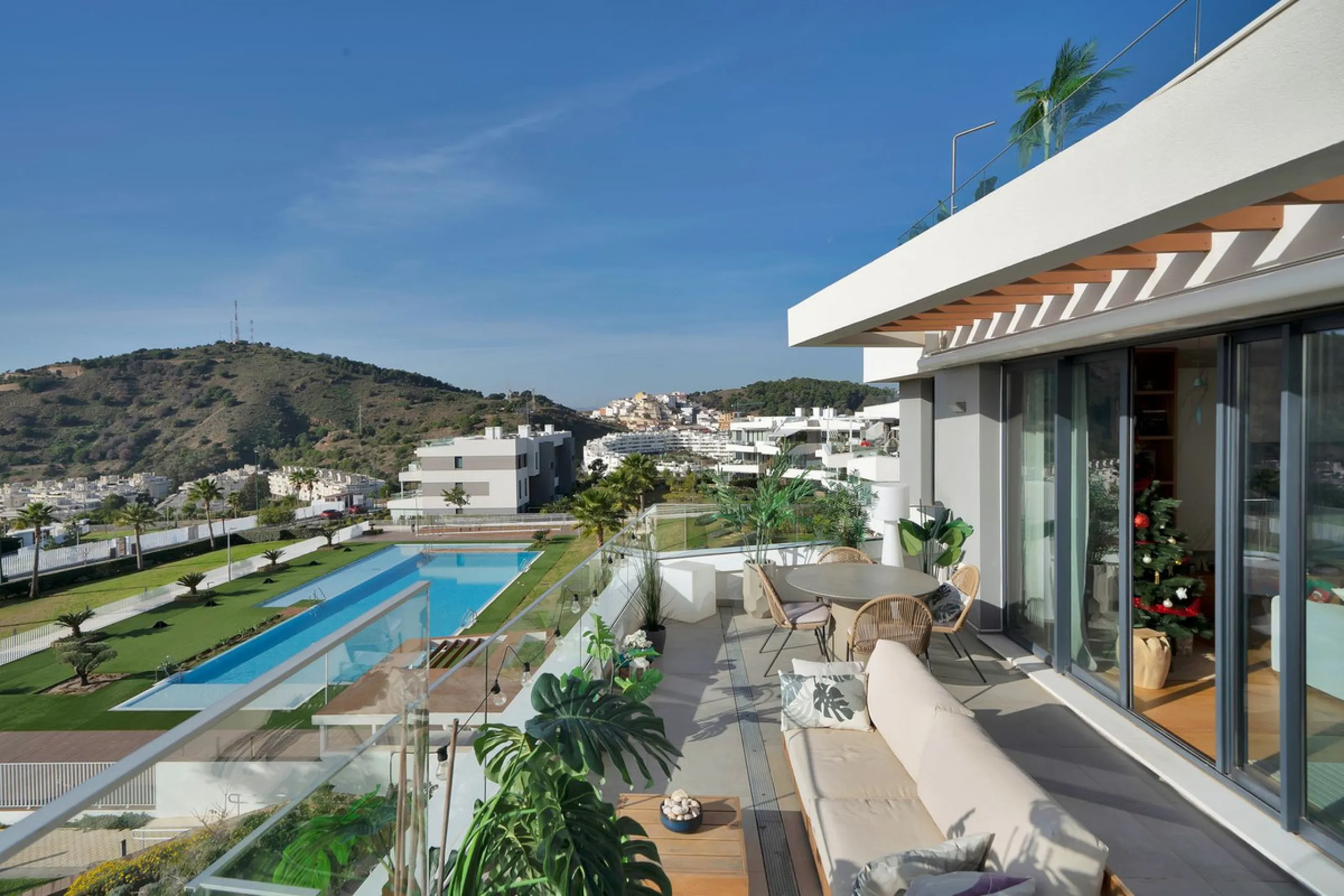 Spectacular 4-Bedroom Penthouse with Private Rooftop Paradise with amazing views in Colinas del Limonar, Málaga.