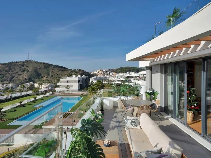 Spectacular 4-Bedroom Penthouse with Private Rooftop Paradise with amazing views in Colinas del Limonar, Málaga.
