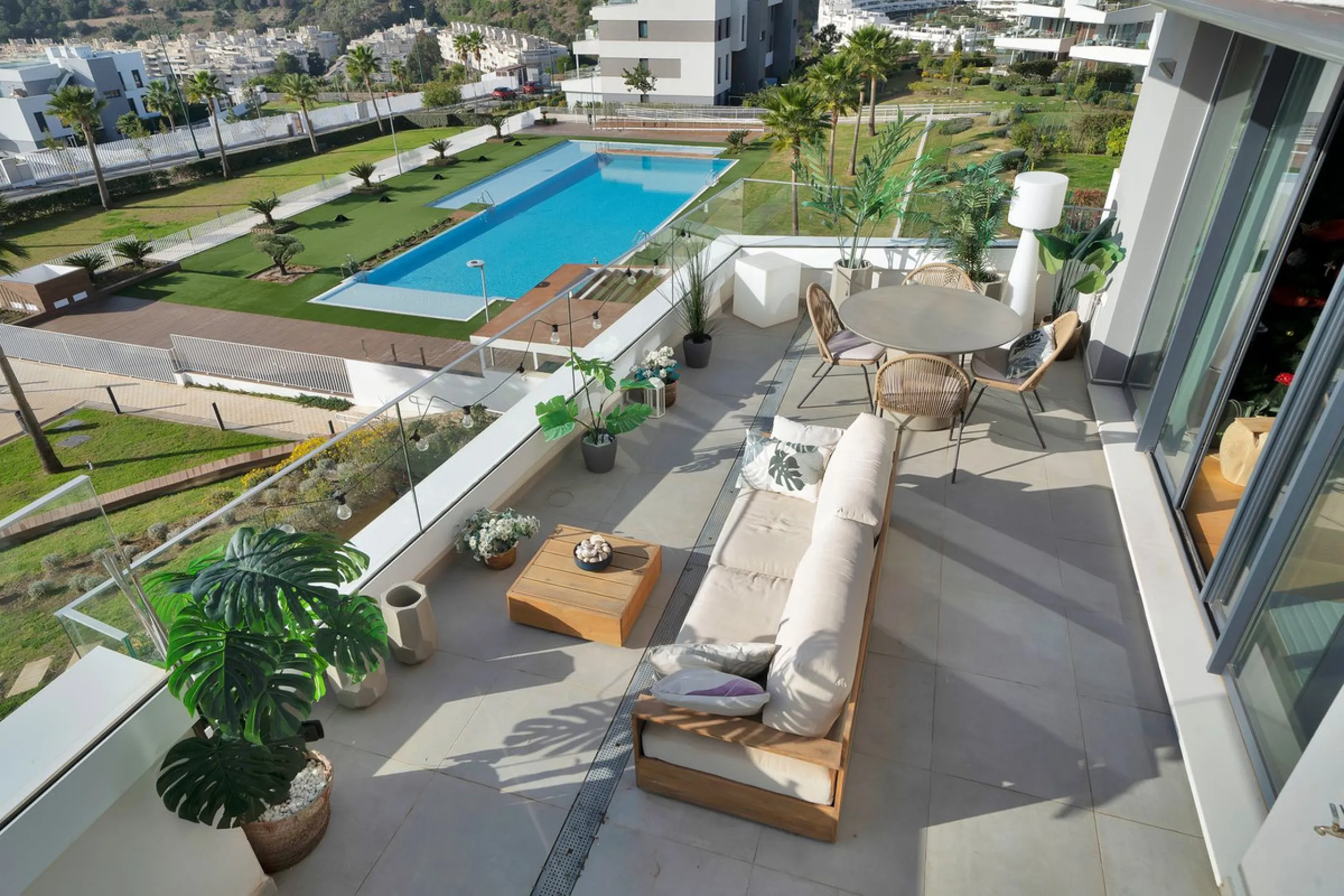 Spectacular 4-Bedroom Penthouse with Private Rooftop Paradise with amazing views in Colinas del Limonar, Málaga.