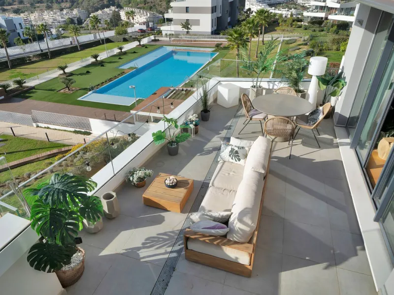 Spectacular 4-Bedroom Penthouse with Private Rooftop Paradise with amazing views in Colinas del Limonar, Málaga.