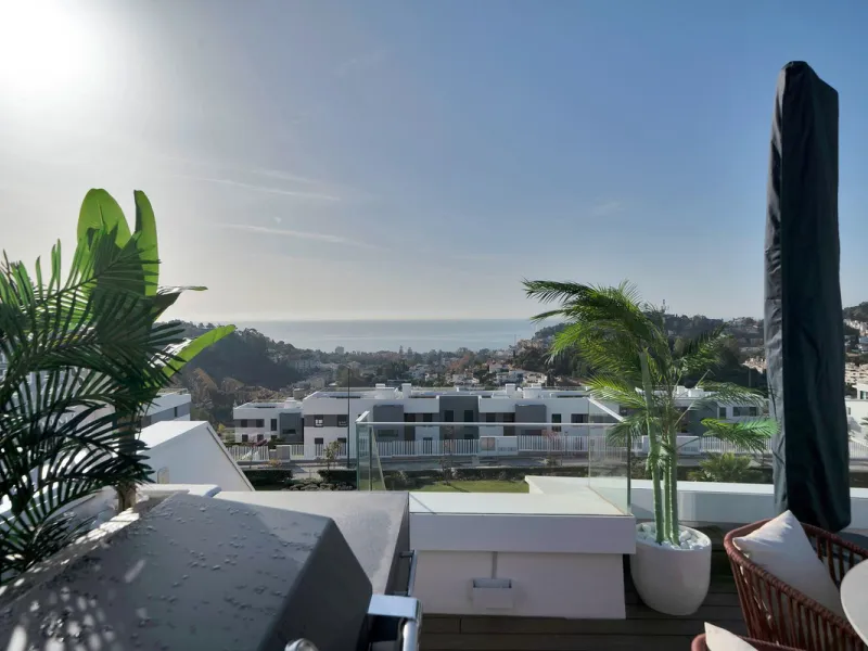 Spectacular 4-Bedroom Penthouse with Private Rooftop Paradise with amazing views in Colinas del Limonar, Málaga.