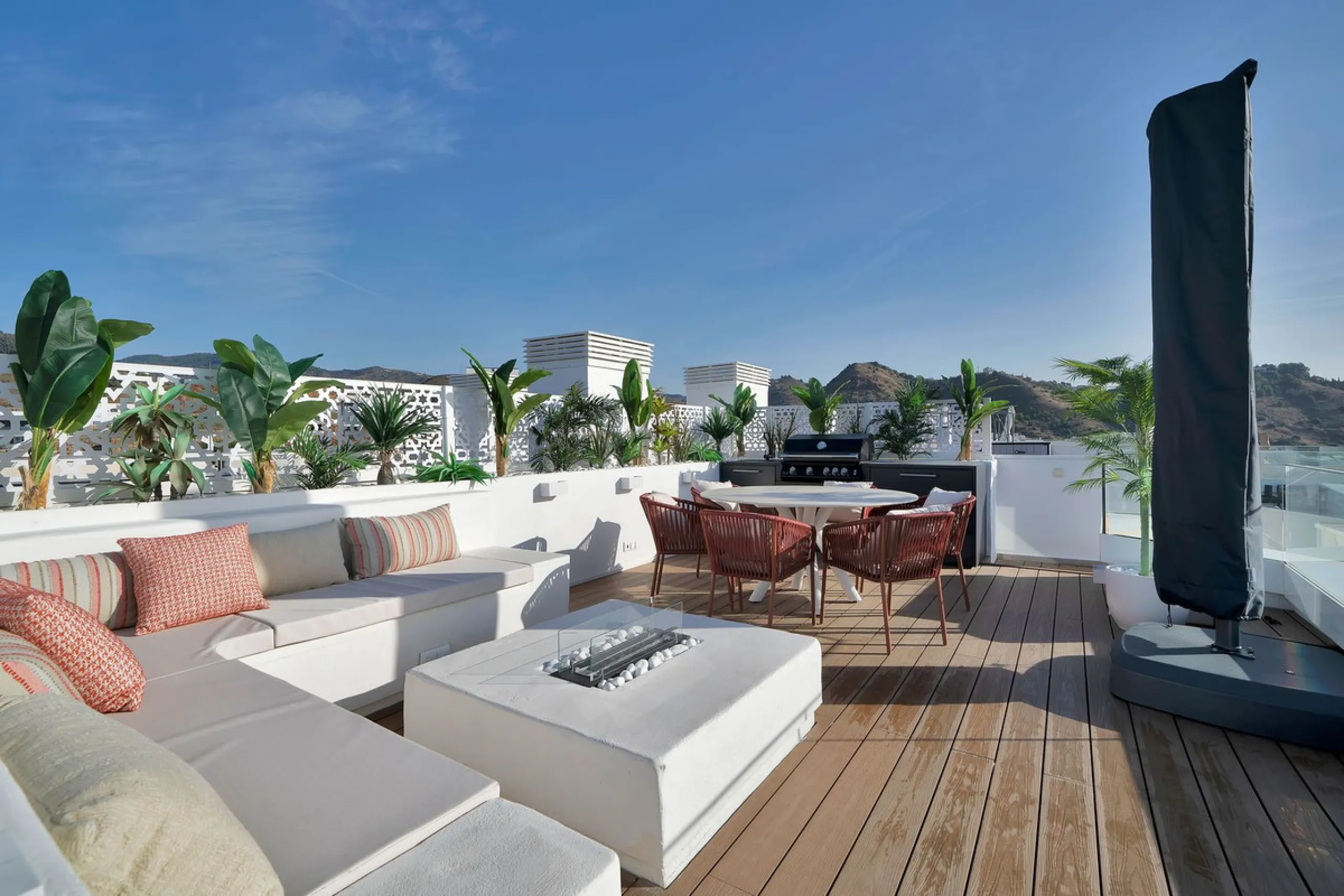 Spectacular 4-Bedroom Penthouse with Private Rooftop Paradise with amazing views in Colinas del Limonar, Málaga.