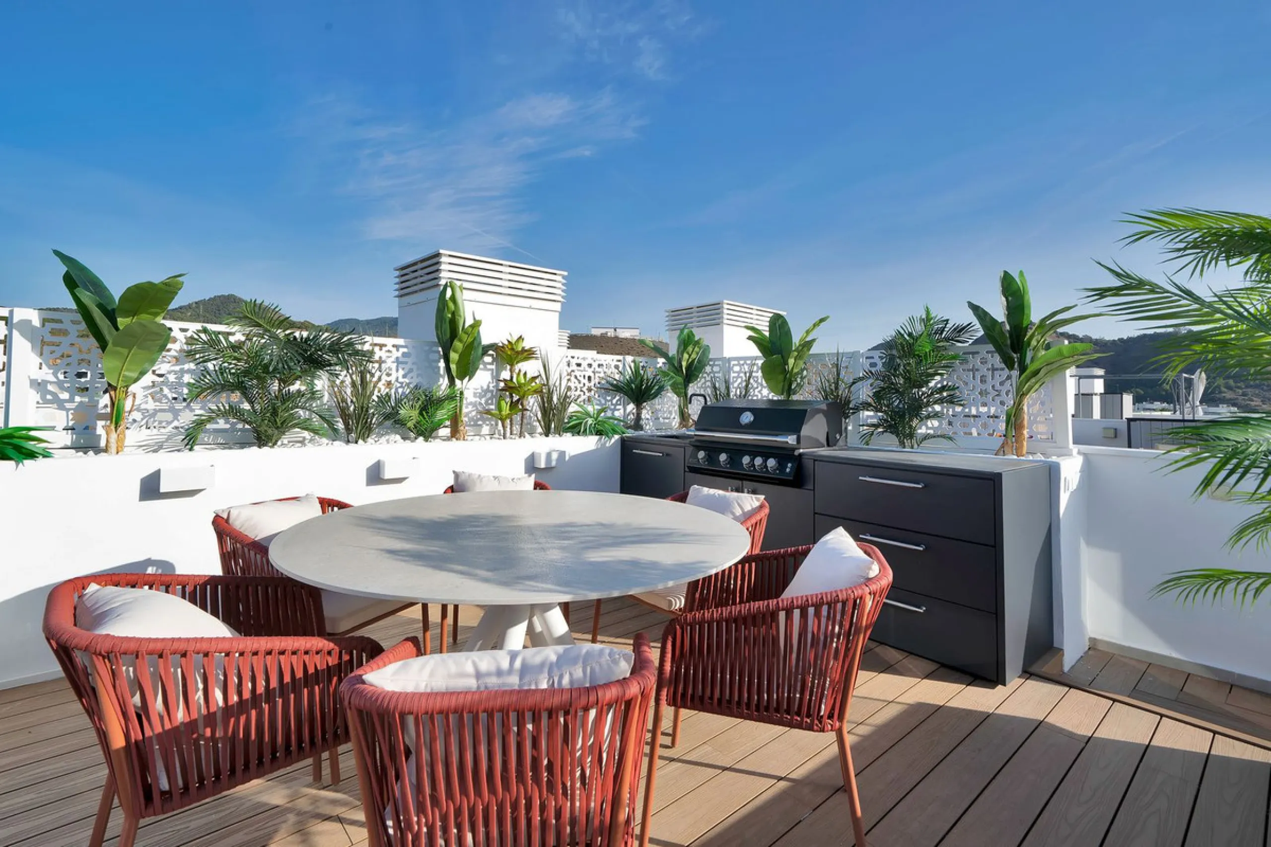 Spectacular 4-Bedroom Penthouse with Private Rooftop Paradise with amazing views in Colinas del Limonar, Málaga.
