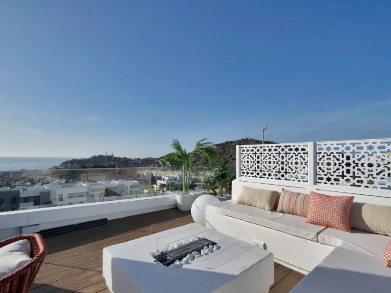 Spectacular 4-Bedroom Penthouse with Private Rooftop Paradise with amazing views in Colinas del Limonar, Málaga.