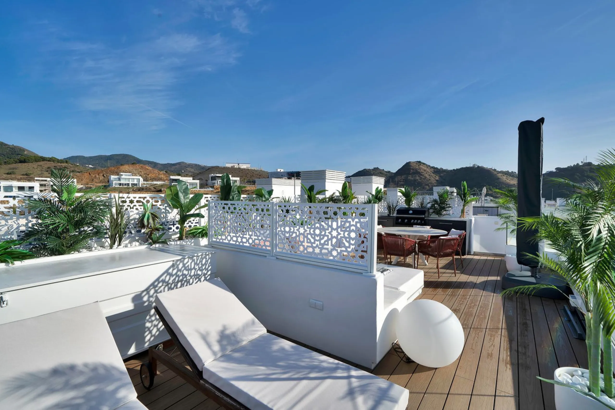 Spectacular 4-Bedroom Penthouse with Private Rooftop Paradise with amazing views in Colinas del Limonar, Málaga.