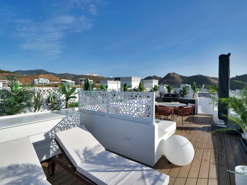 Spectacular 4-Bedroom Penthouse with Private Rooftop Paradise with amazing views in Colinas del Limonar, Málaga.