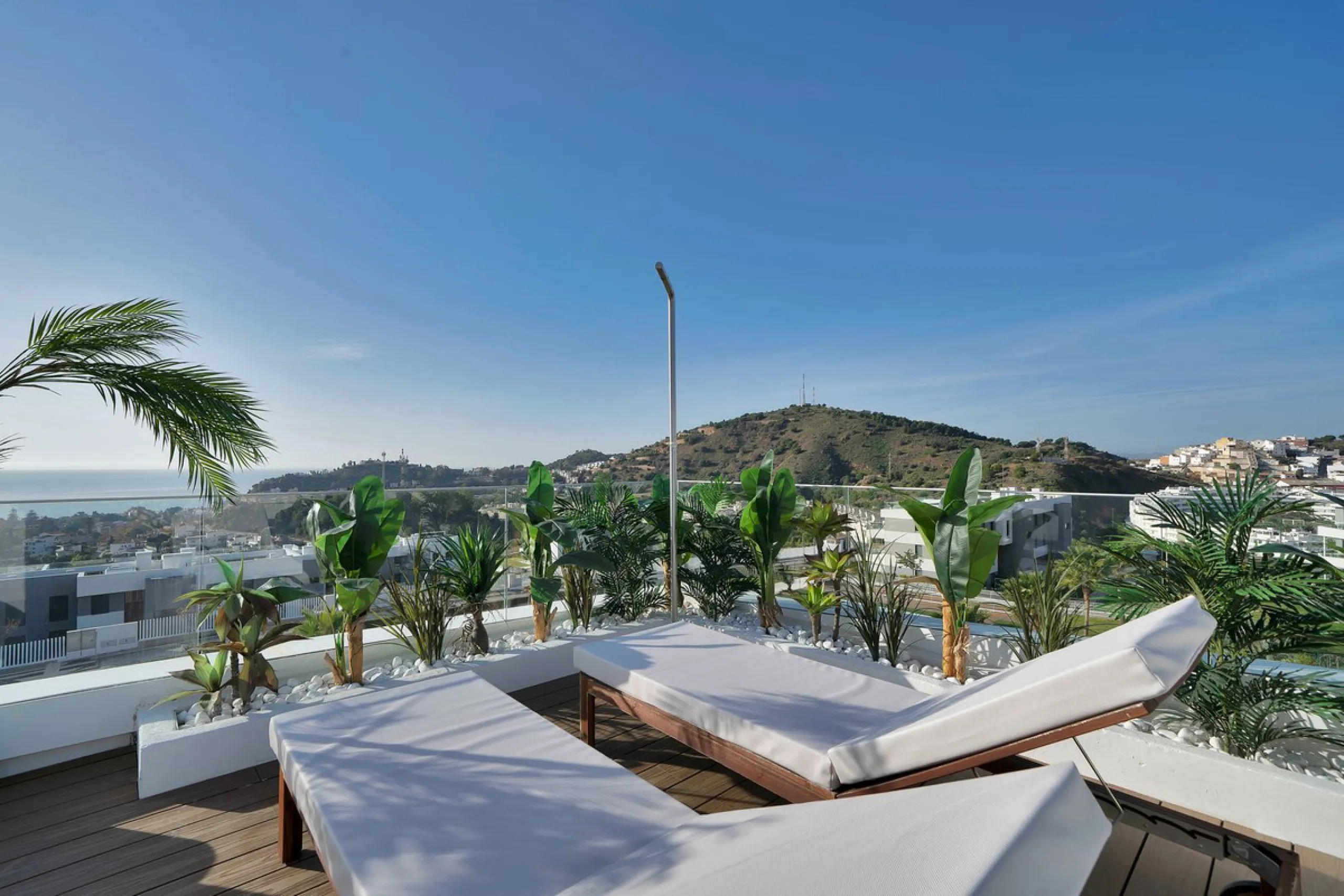 Spectacular 4-Bedroom Penthouse with Private Rooftop Paradise with amazing views in Colinas del Limonar, Málaga.