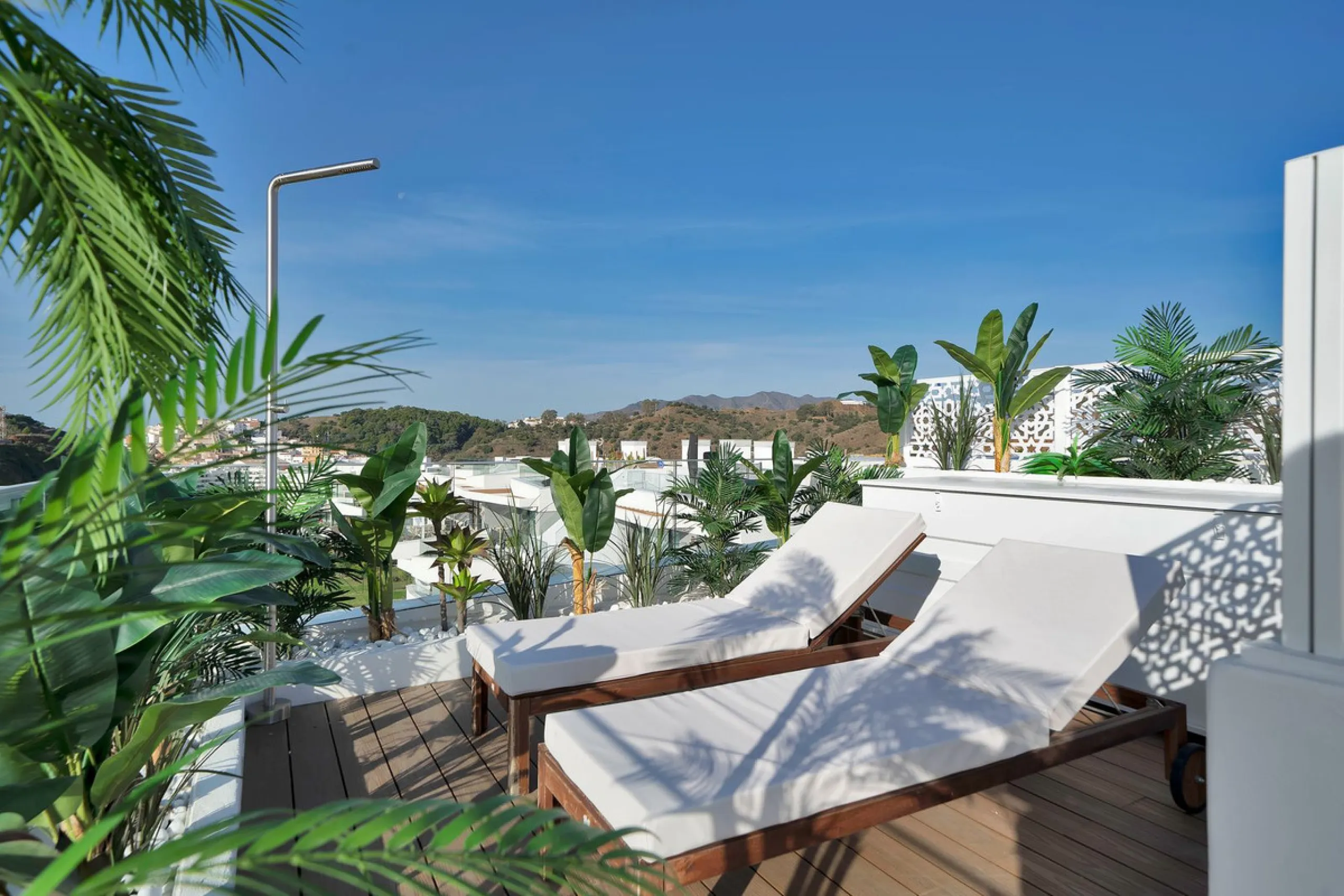 Spectacular 4-Bedroom Penthouse with Private Rooftop Paradise with amazing views in Colinas del Limonar, Málaga.