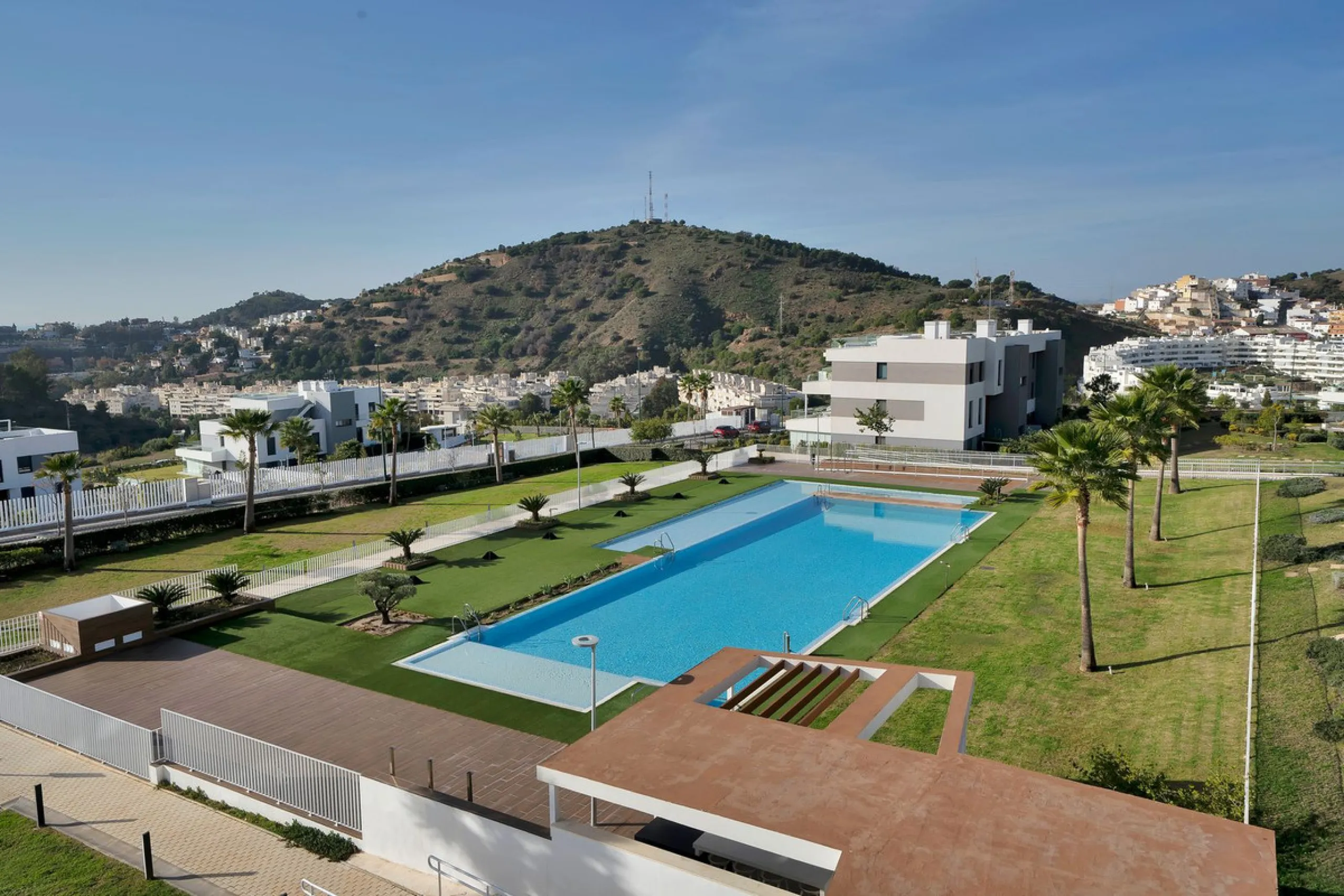 Spectacular 4-Bedroom Penthouse with Private Rooftop Paradise with amazing views in Colinas del Limonar, Málaga.