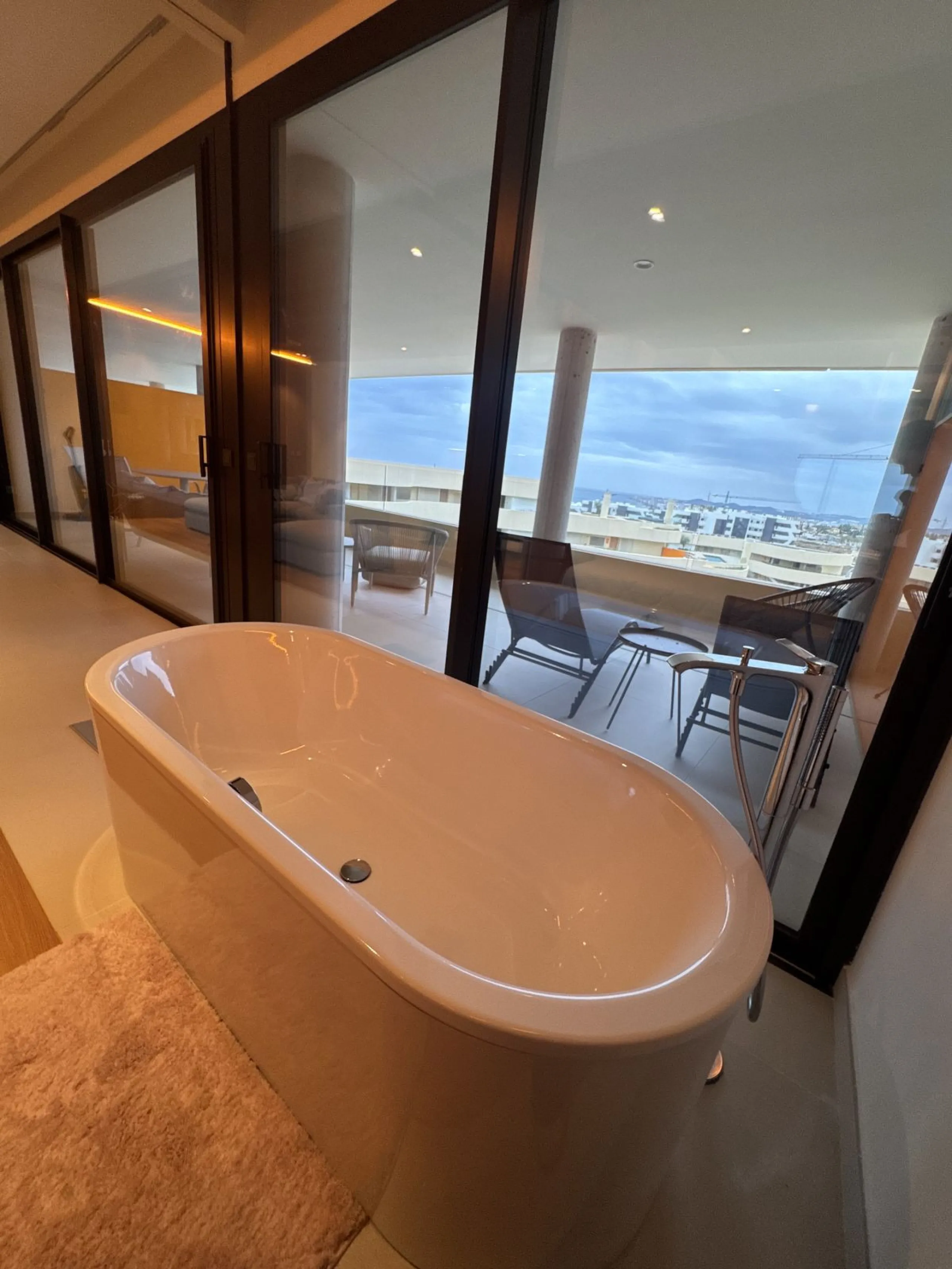 Apartment - Middle Floor Apartment в продаже в Fuengirola, Málaga. В доме 3 спален и 2 ванных комнат. Площадь дома 114 м²