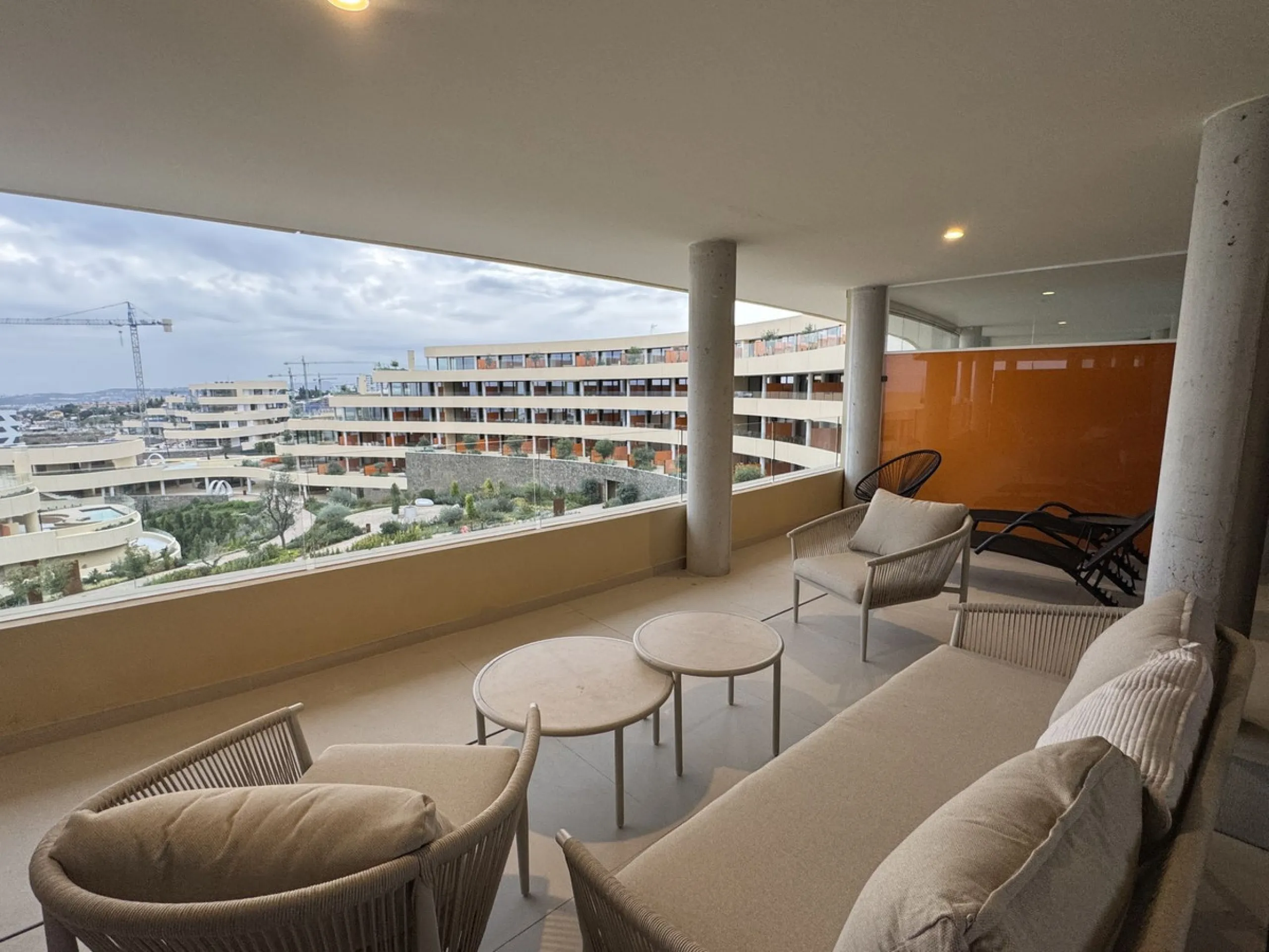 Apartment - Middle Floor Apartment в продаже в Fuengirola, Málaga. В доме 3 спален и 2 ванных комнат. Площадь дома 114 м²