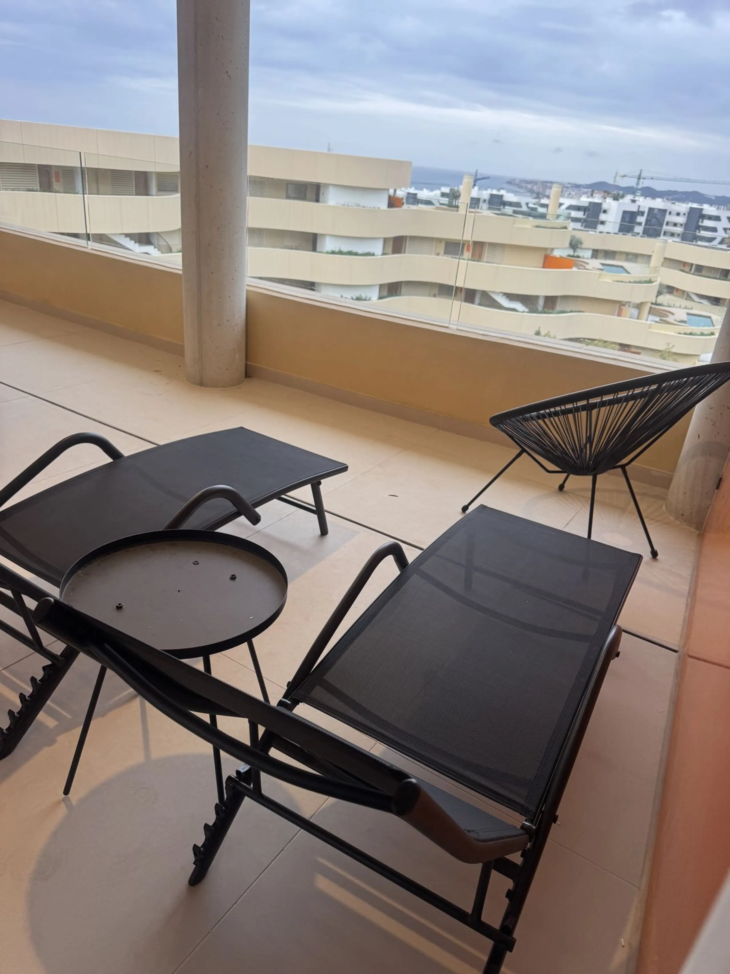 Apartment - Middle Floor Apartment в продаже в Fuengirola, Málaga. В доме 3 спален и 2 ванных комнат. Площадь дома 114 м²