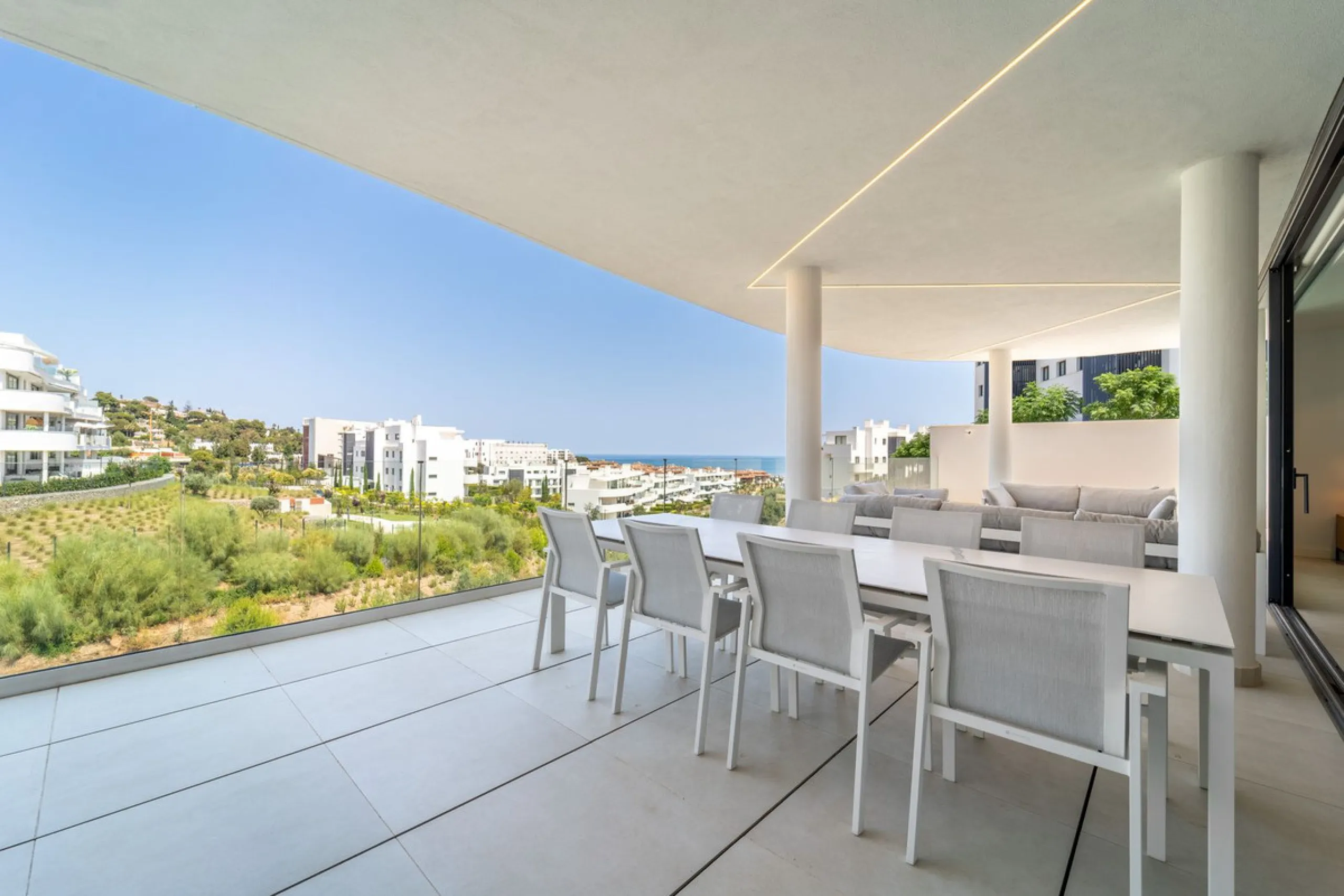 This exceptional ground-floor apartment offers a rare combination of space, privacy, and open views within a secure and highly sought-after residential setting on the Costa del Sol. The property enjoys uninterrupted views over a protected green zone and w