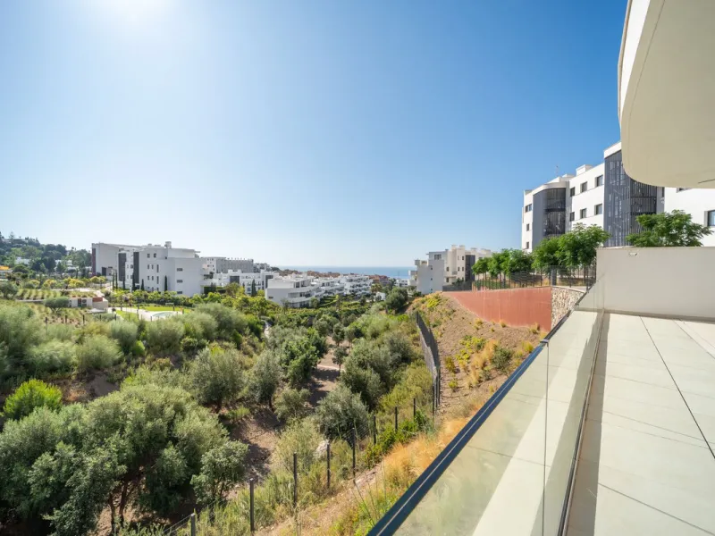 This exceptional ground-floor apartment offers a rare combination of space, privacy, and open views within a secure and highly sought-after residential setting on the Costa del Sol. The property enjoys uninterrupted views over a protected green zone and w