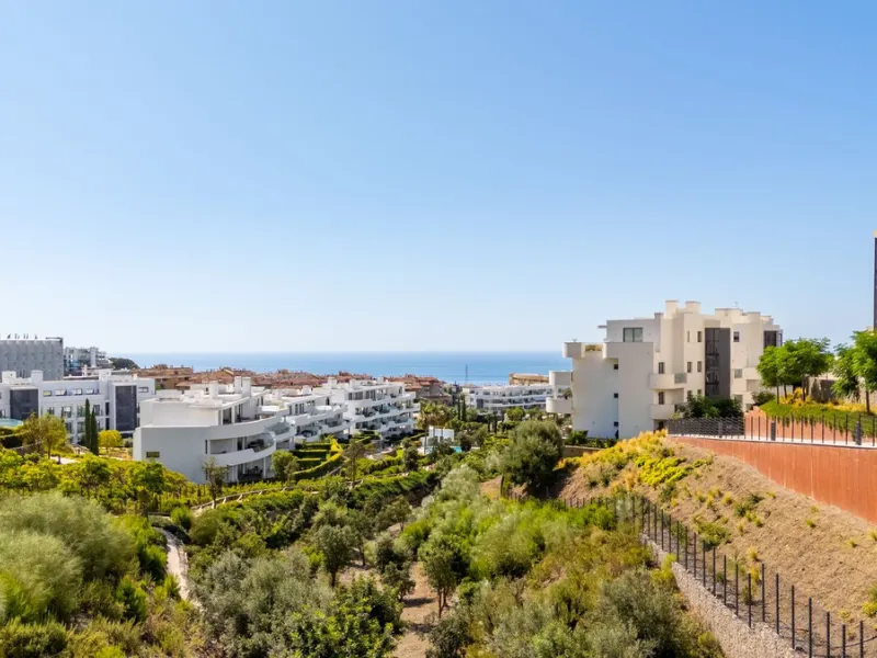 This exceptional ground-floor apartment offers a rare combination of space, privacy, and open views within a secure and highly sought-after residential setting on the Costa del Sol. The property enjoys uninterrupted views over a protected green zone and w