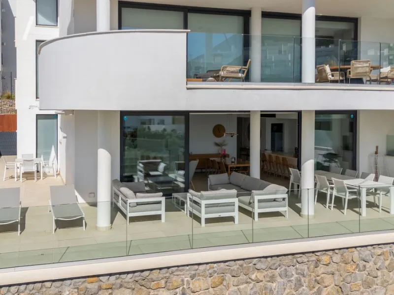 This exceptional ground-floor apartment offers a rare combination of space, privacy, and open views within a secure and highly sought-after residential setting on the Costa del Sol. The property enjoys uninterrupted views over a protected green zone and w