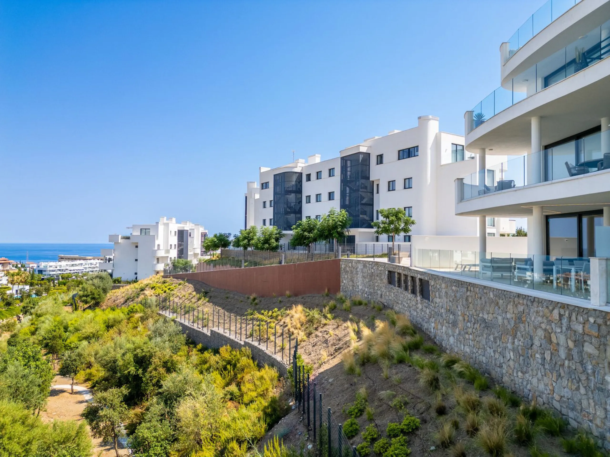 This exceptional ground-floor apartment offers a rare combination of space, privacy, and open views within a secure and highly sought-after residential setting on the Costa del Sol. The property enjoys uninterrupted views over a protected green zone and w