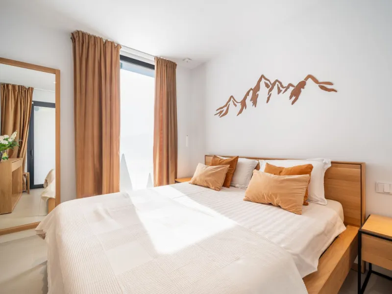 This exceptional ground-floor apartment offers a rare combination of space, privacy, and open views within a secure and highly sought-after residential setting on the Costa del Sol. The property enjoys uninterrupted views over a protected green zone and w