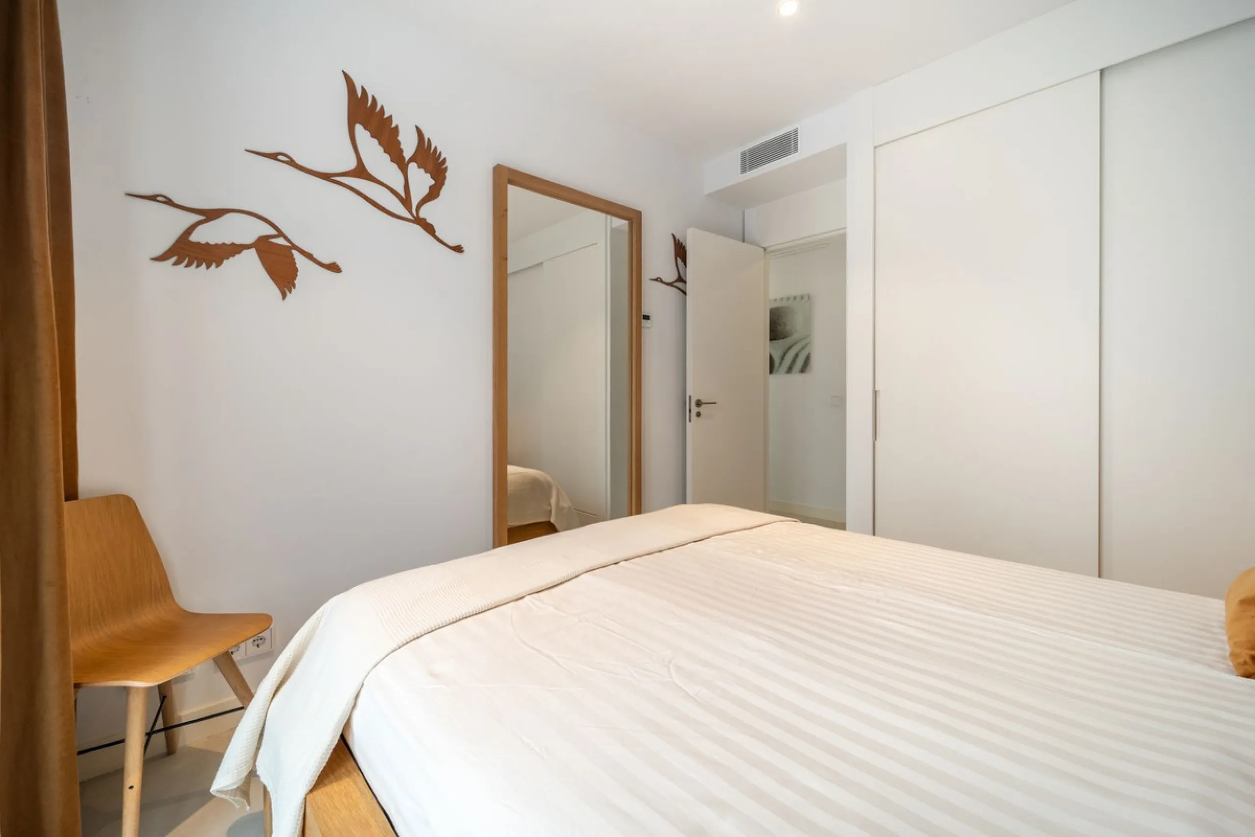 This exceptional ground-floor apartment offers a rare combination of space, privacy, and open views within a secure and highly sought-after residential setting on the Costa del Sol. The property enjoys uninterrupted views over a protected green zone and w