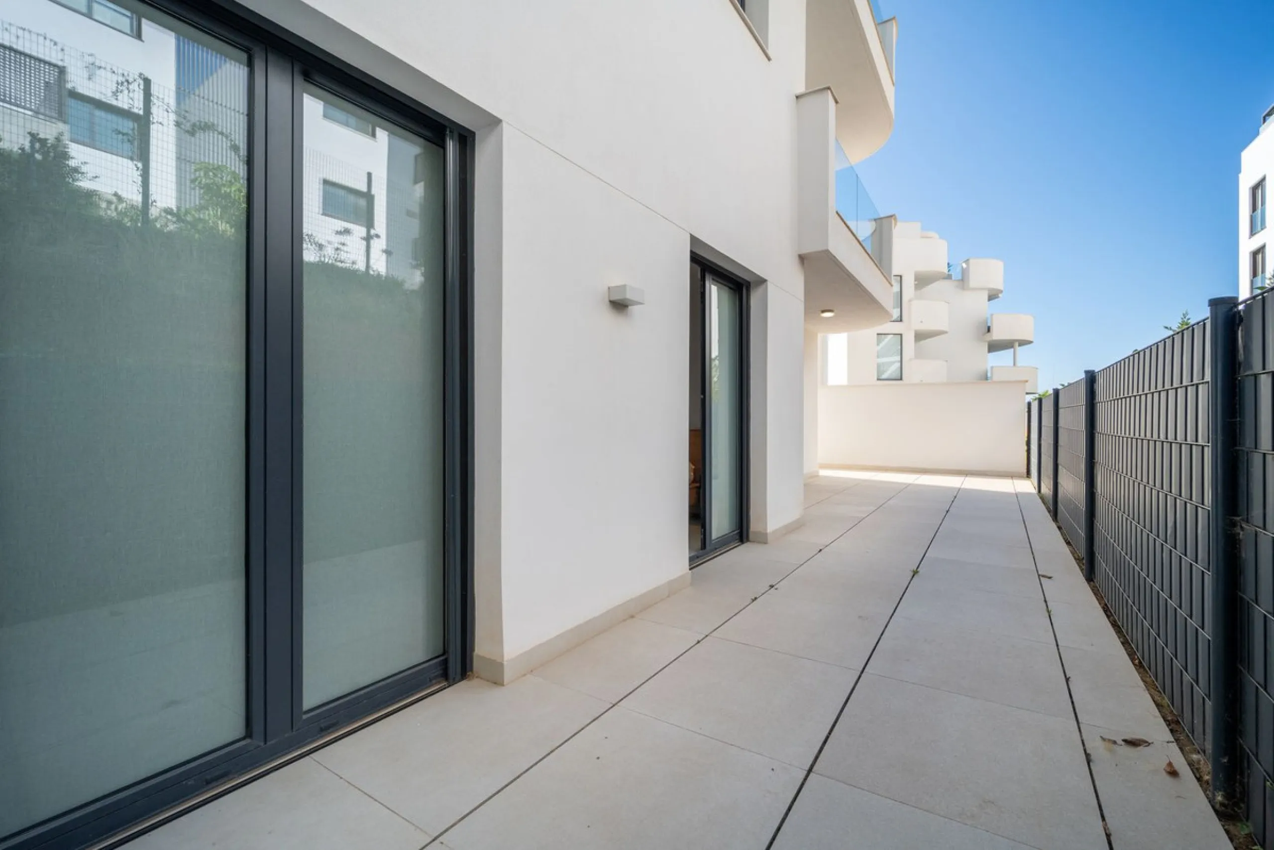This exceptional ground-floor apartment offers a rare combination of space, privacy, and open views within a secure and highly sought-after residential setting on the Costa del Sol. The property enjoys uninterrupted views over a protected green zone and w