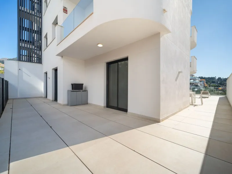 This exceptional ground-floor apartment offers a rare combination of space, privacy, and open views within a secure and highly sought-after residential setting on the Costa del Sol. The property enjoys uninterrupted views over a protected green zone and w