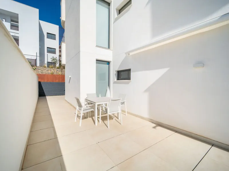 This exceptional ground-floor apartment offers a rare combination of space, privacy, and open views within a secure and highly sought-after residential setting on the Costa del Sol. The property enjoys uninterrupted views over a protected green zone and w