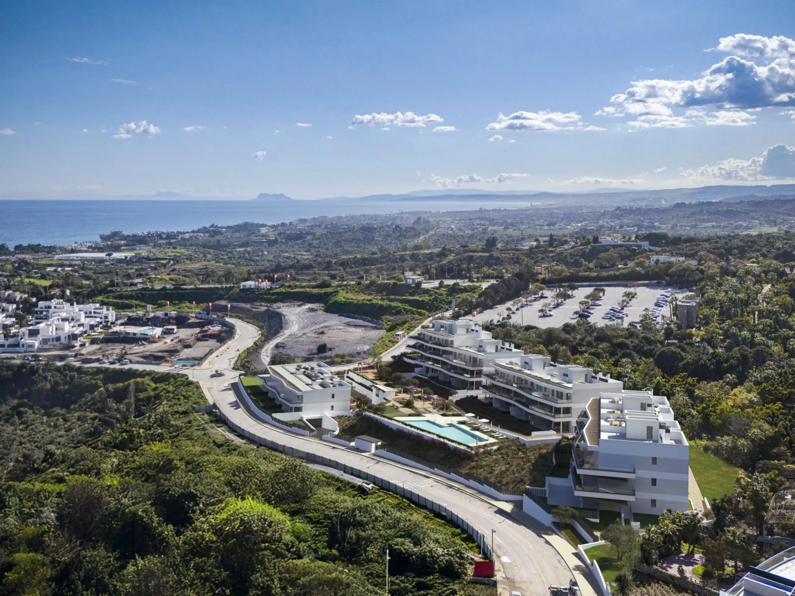 New Build Apartments with Sea Views next to Selwo Park, Estepona& & Modern homes in a privileged natural setting& Located in the exclusive Selwo area, between Estepona and San Pedro de Alcántara, this new residential development on the Costa del 
