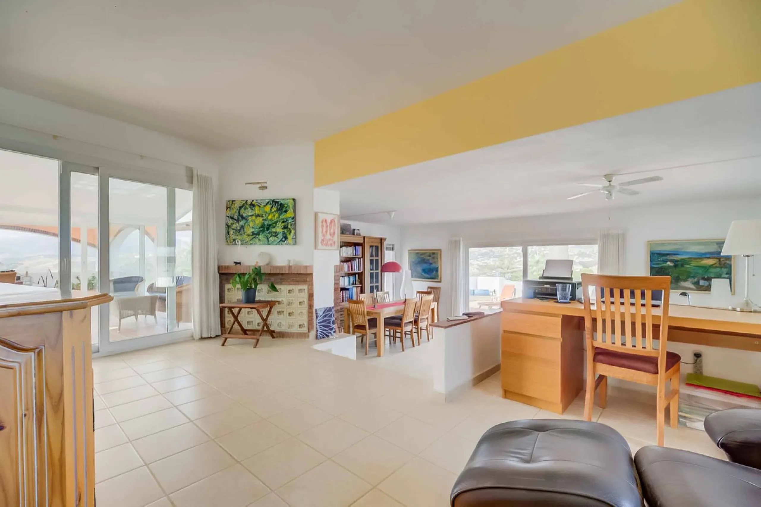 Discover this magnificent property located in the sought-after area of La Sierrezuela, only 4 km from the beach.