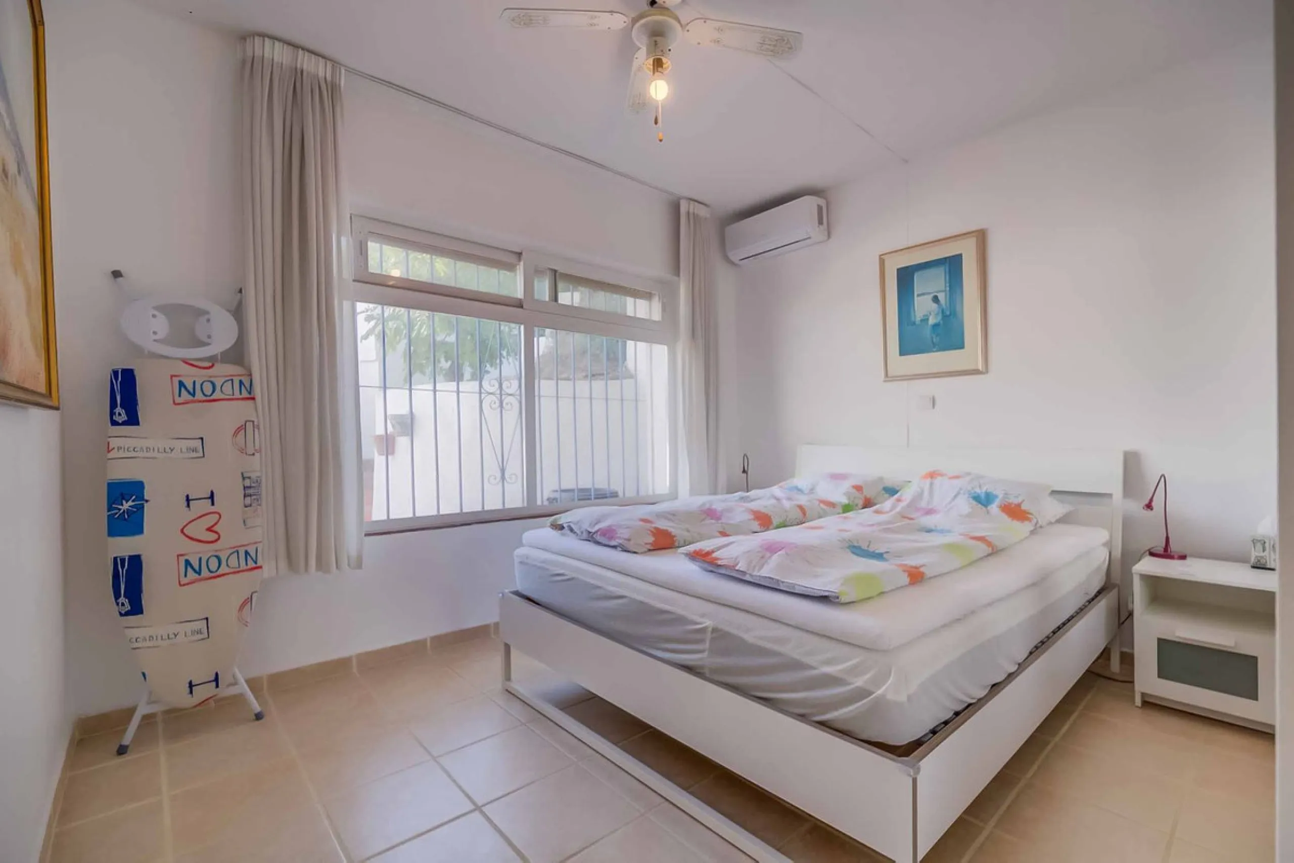 Discover this magnificent property located in the sought-after area of La Sierrezuela, only 4 km from the beach.