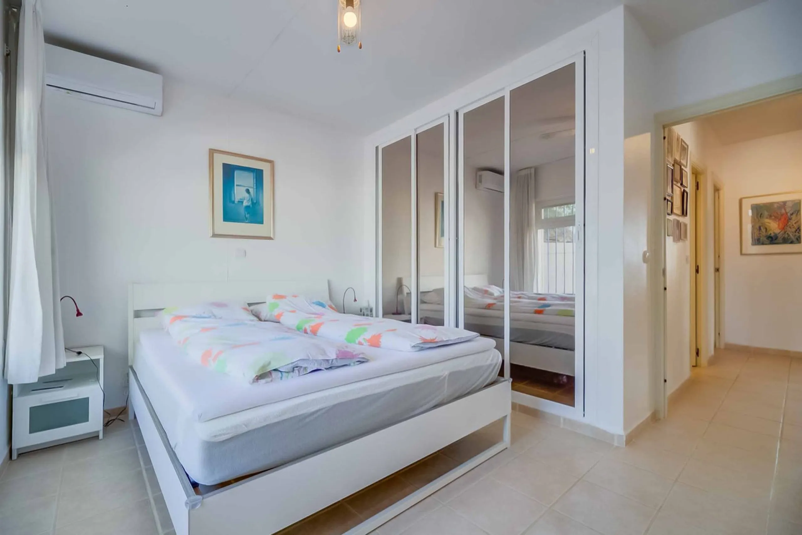 Discover this magnificent property located in the sought-after area of La Sierrezuela, only 4 km from the beach.