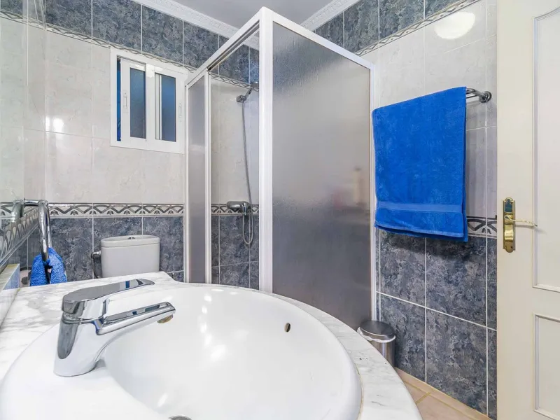 Discover this magnificent property located in the sought-after area of La Sierrezuela, only 4 km from the beach.
