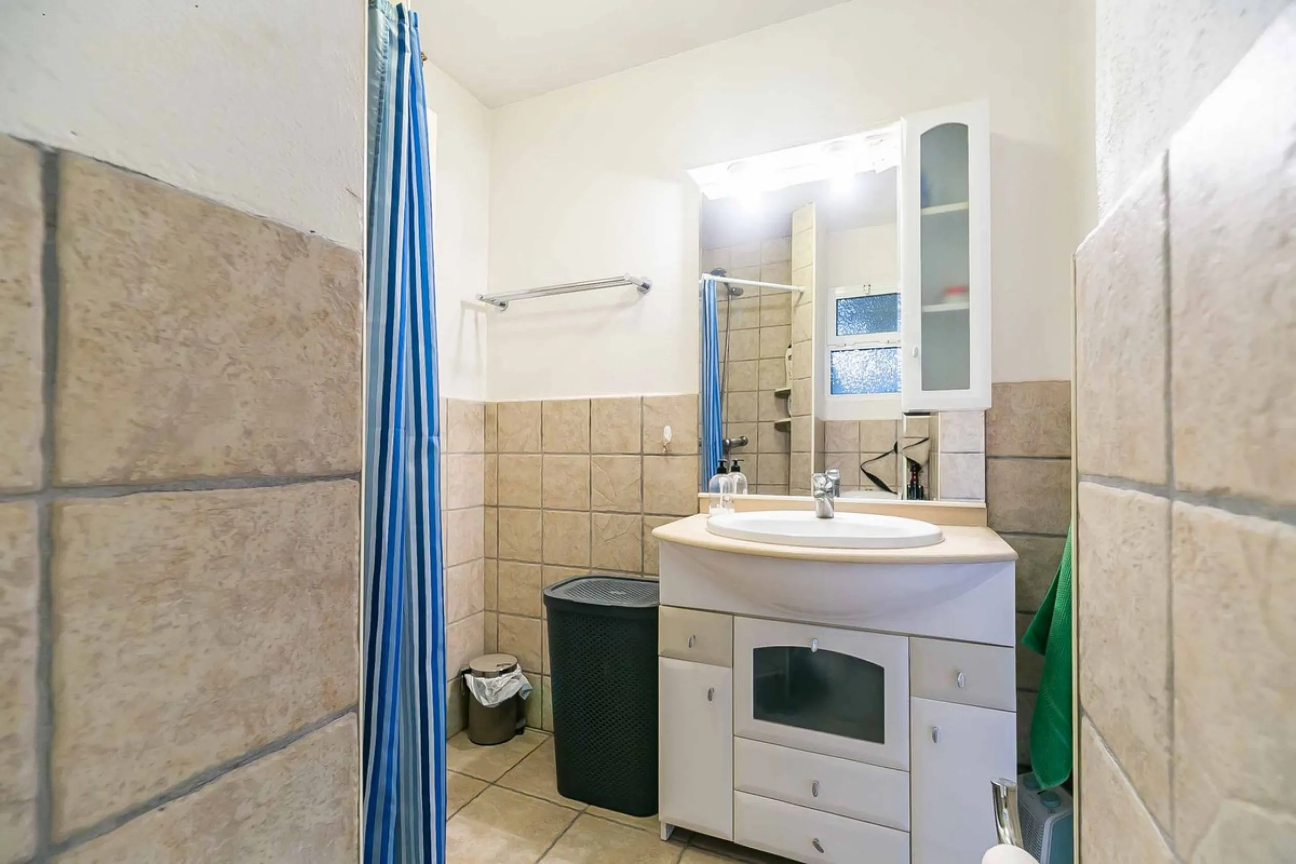 Discover this magnificent property located in the sought-after area of La Sierrezuela, only 4 km from the beach.